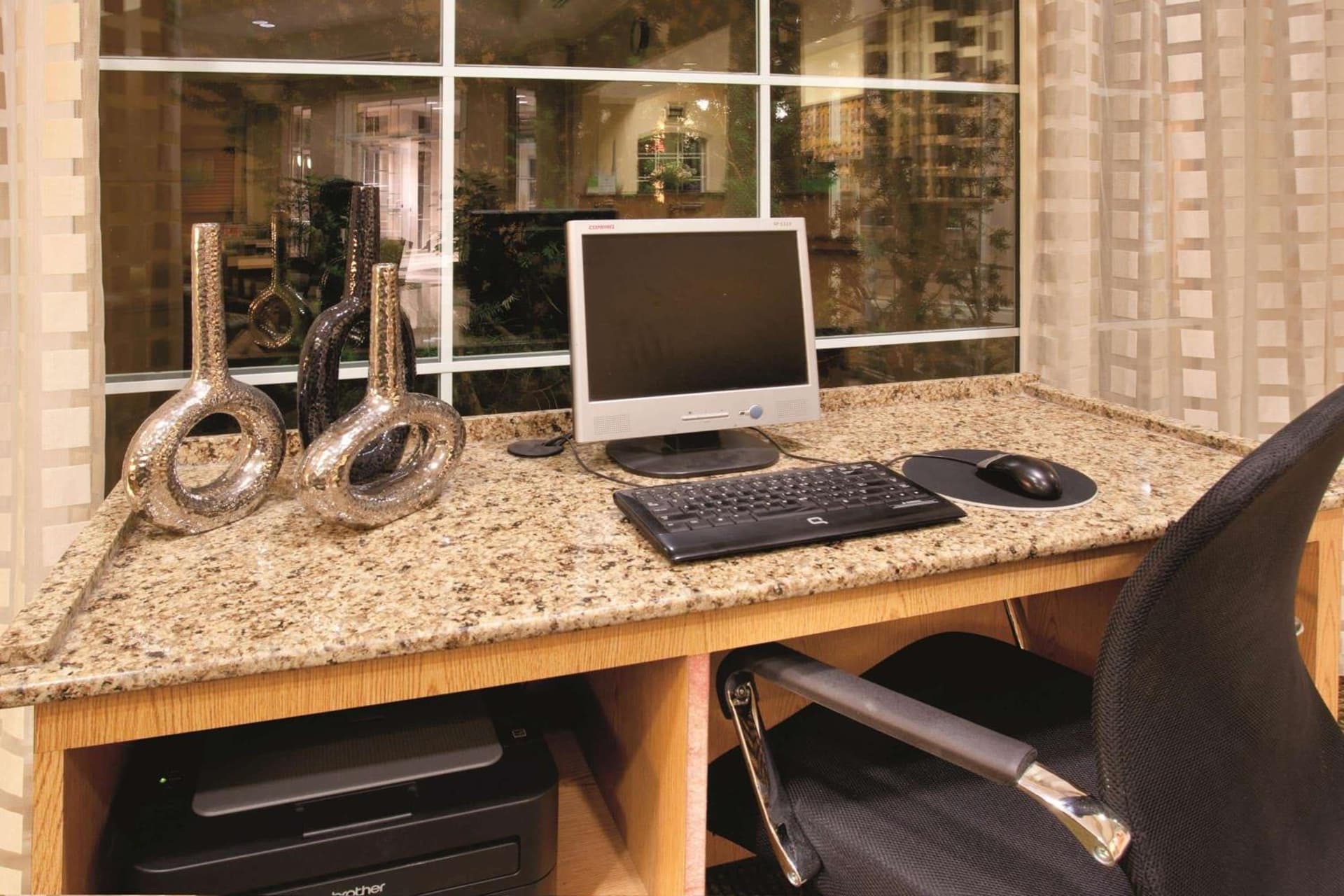 La Quinta Inn & Suites by Wyndham Colorado Springs South AP gallery photo in Colorado Springs, CO — image 25
