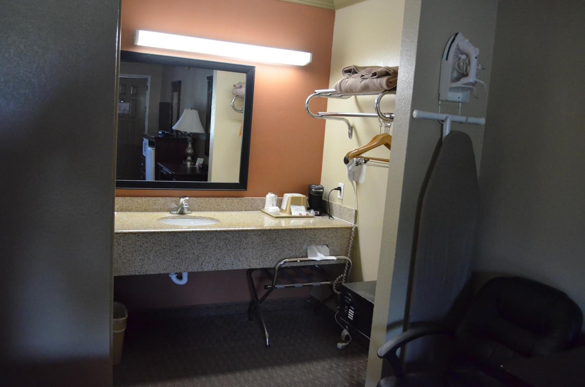 Hill Country Inn and Suite gallery photo in Copperas Cove, TX — image 8