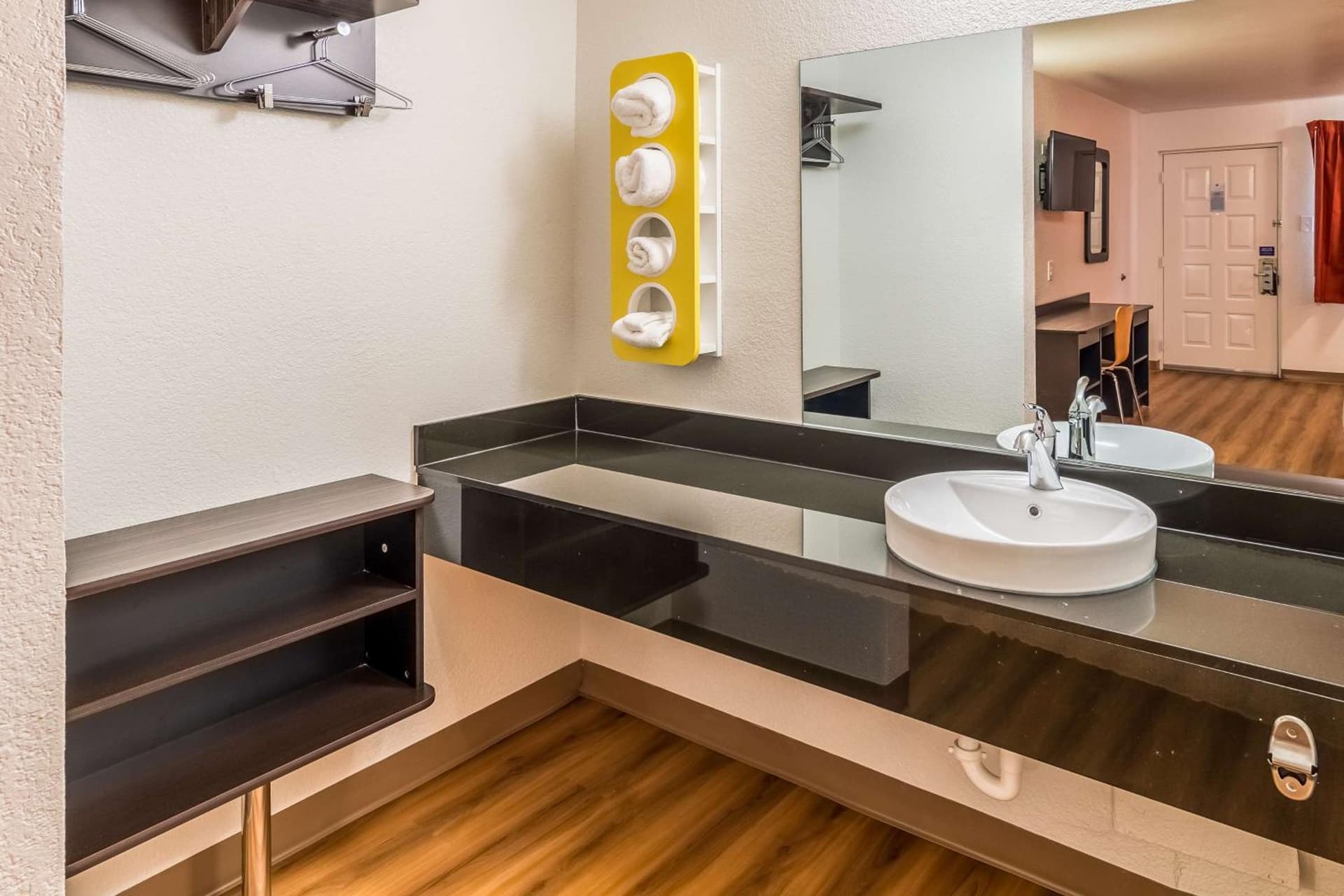 Motel 6-Arlington, TX - UTA gallery photo in Arlington, TX — image 40