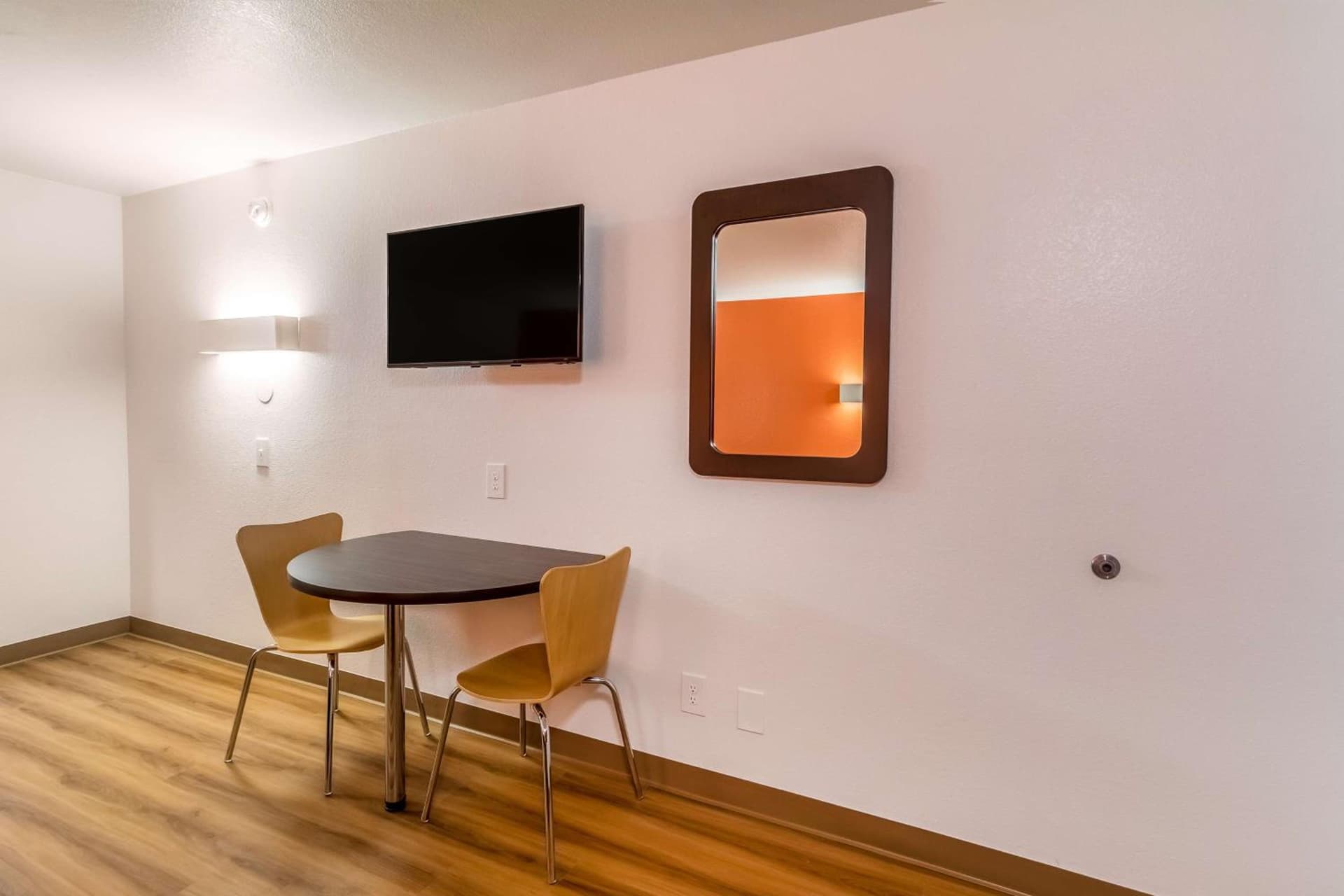 Motel 6-Arlington, TX - UTA gallery photo in Arlington, TX — image 6