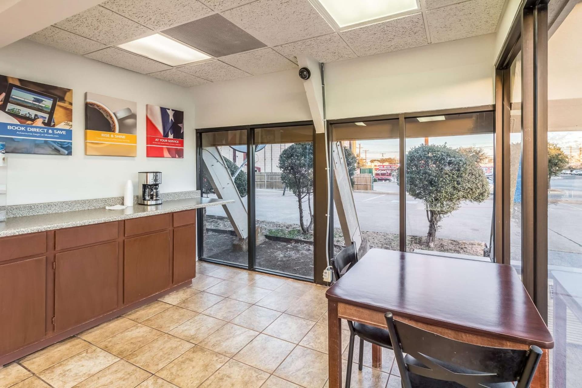 Motel 6-Arlington, TX - UTA gallery photo in Arlington, TX — image 42