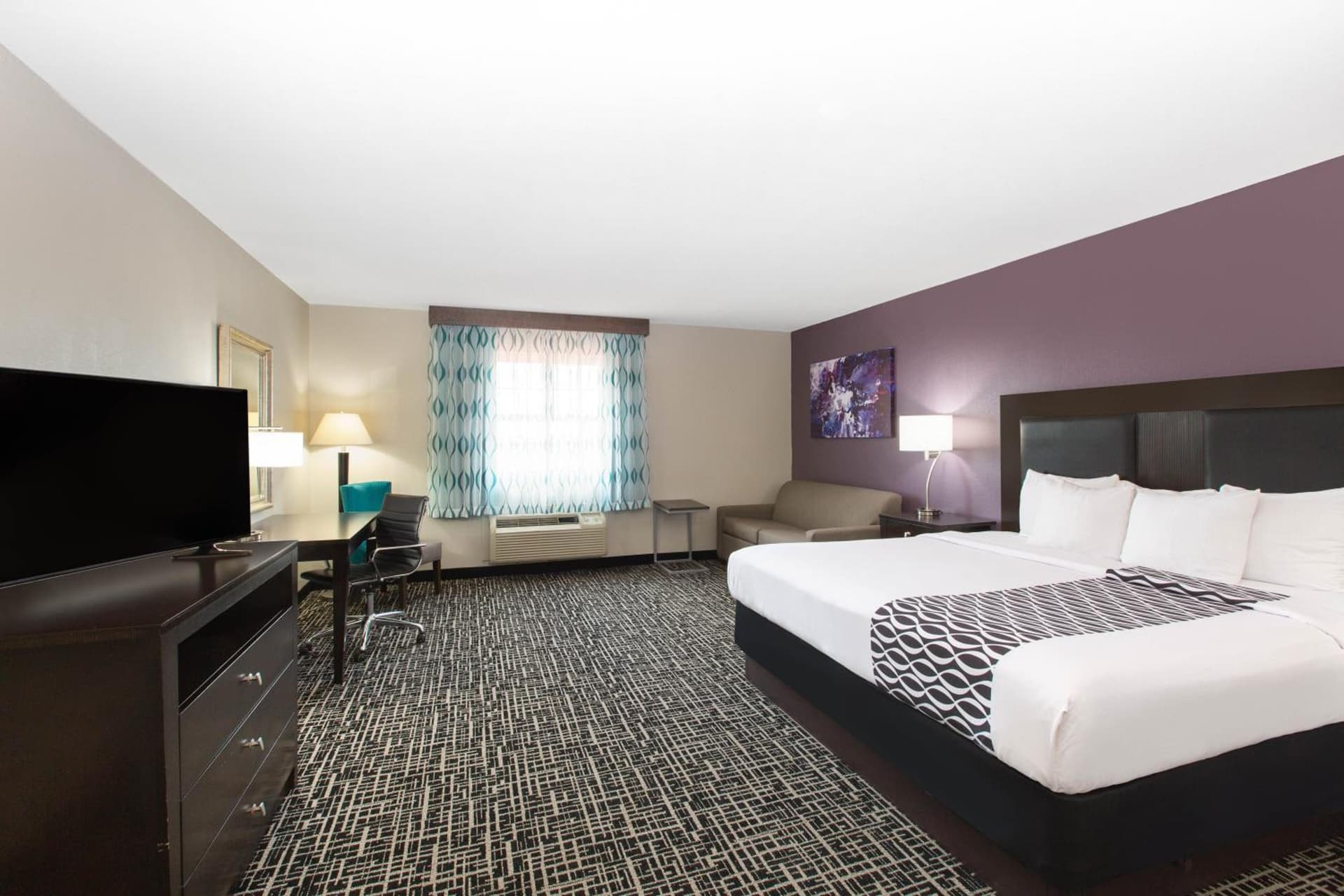 La Quinta by Wyndham Blue Springs interior in Blue Springs, MO — gallery photo 2