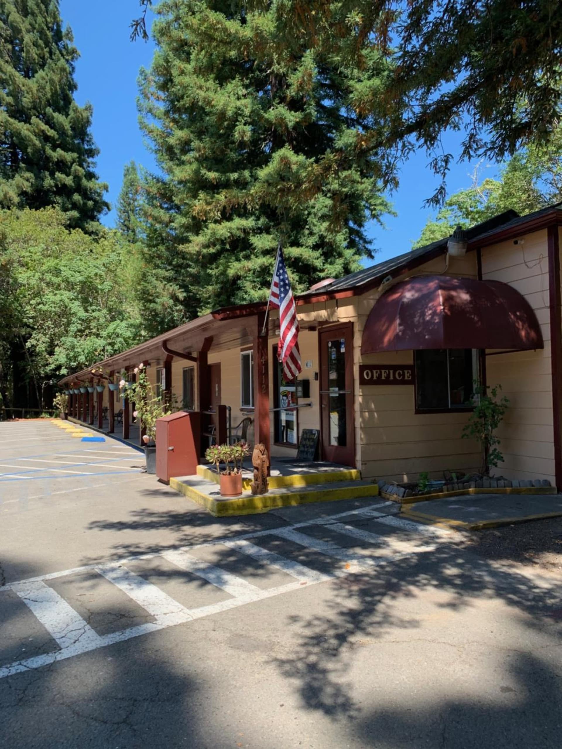 Dean Creek Resort interior in Redway, CA — gallery photo 2
