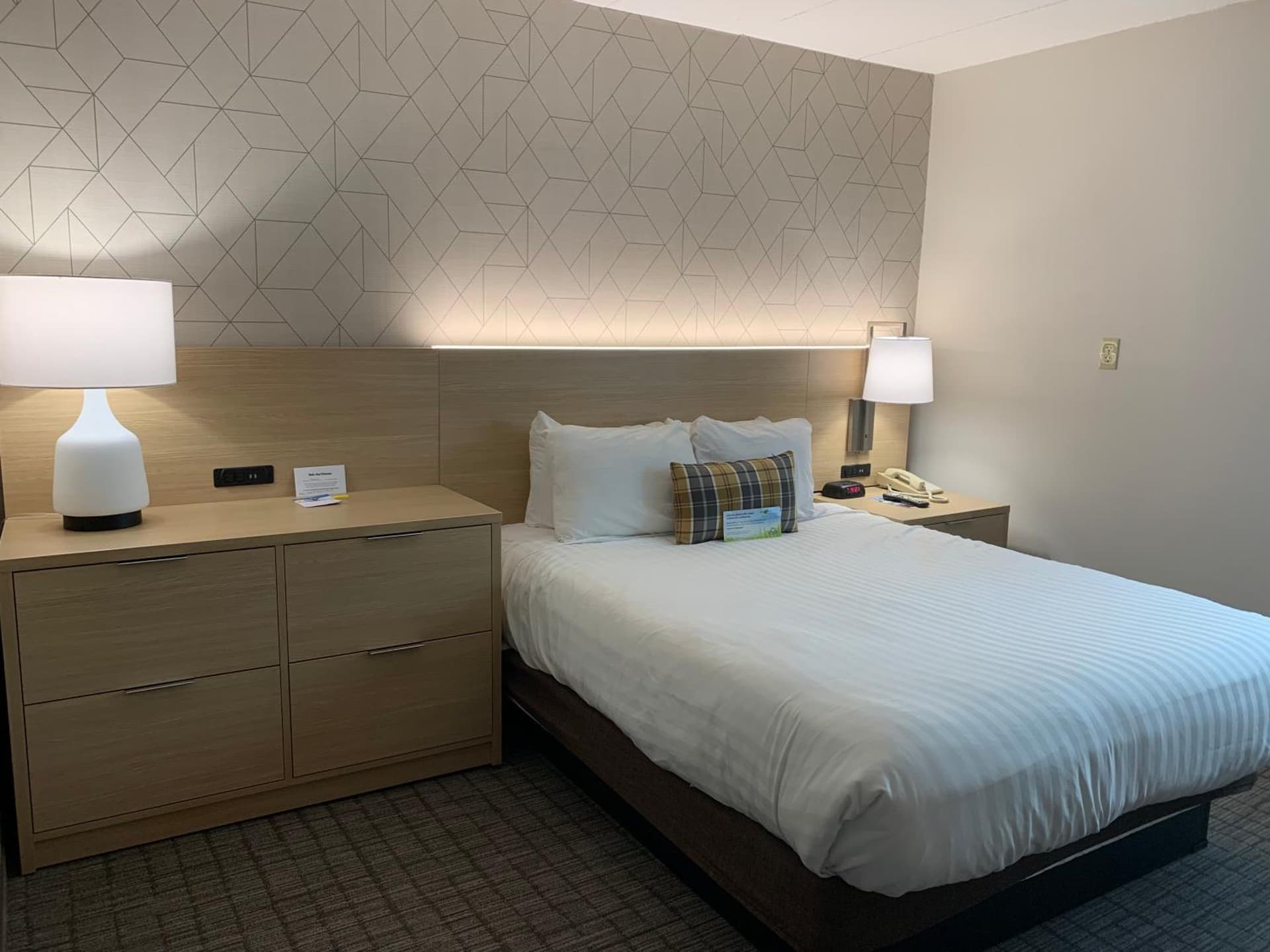 Days Inn & Suites by Wyndham Duluth by the Mall gallery photo in Duluth, MN — image 8