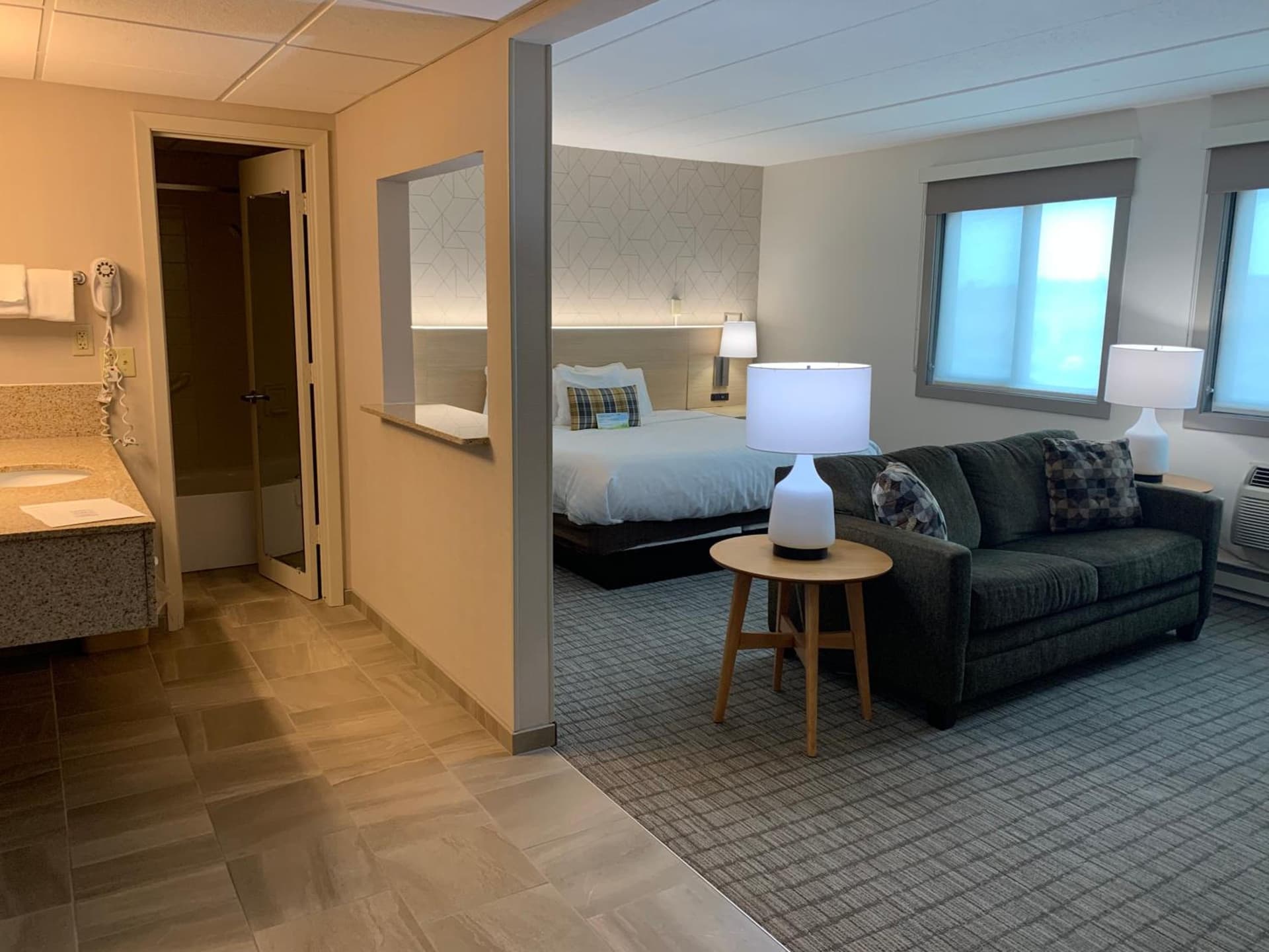 Days Inn & Suites by Wyndham Duluth by the Mall gallery photo in Duluth, MN — image 25