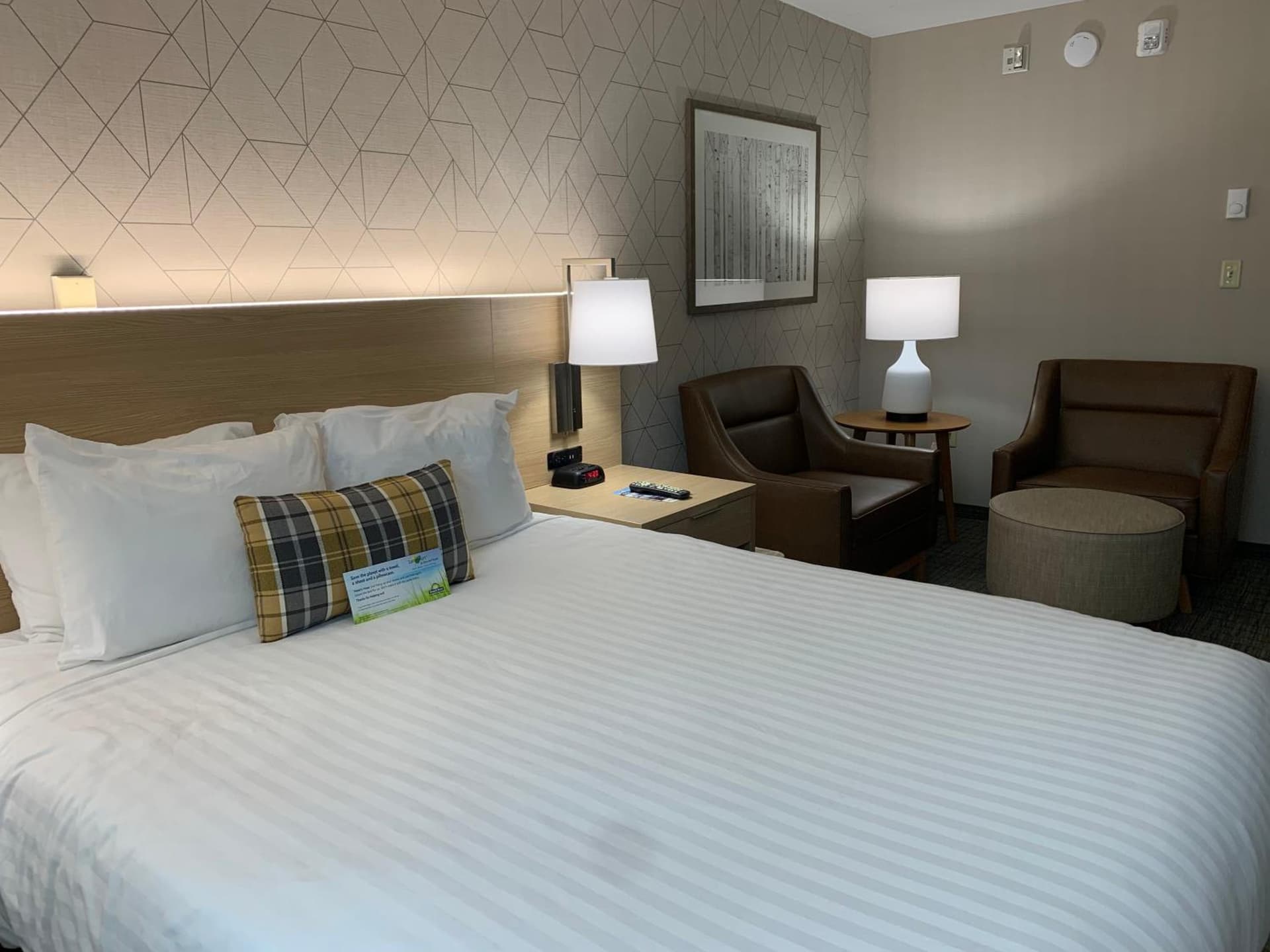 Days Inn & Suites by Wyndham Duluth by the Mall gallery photo in Duluth, MN — image 9