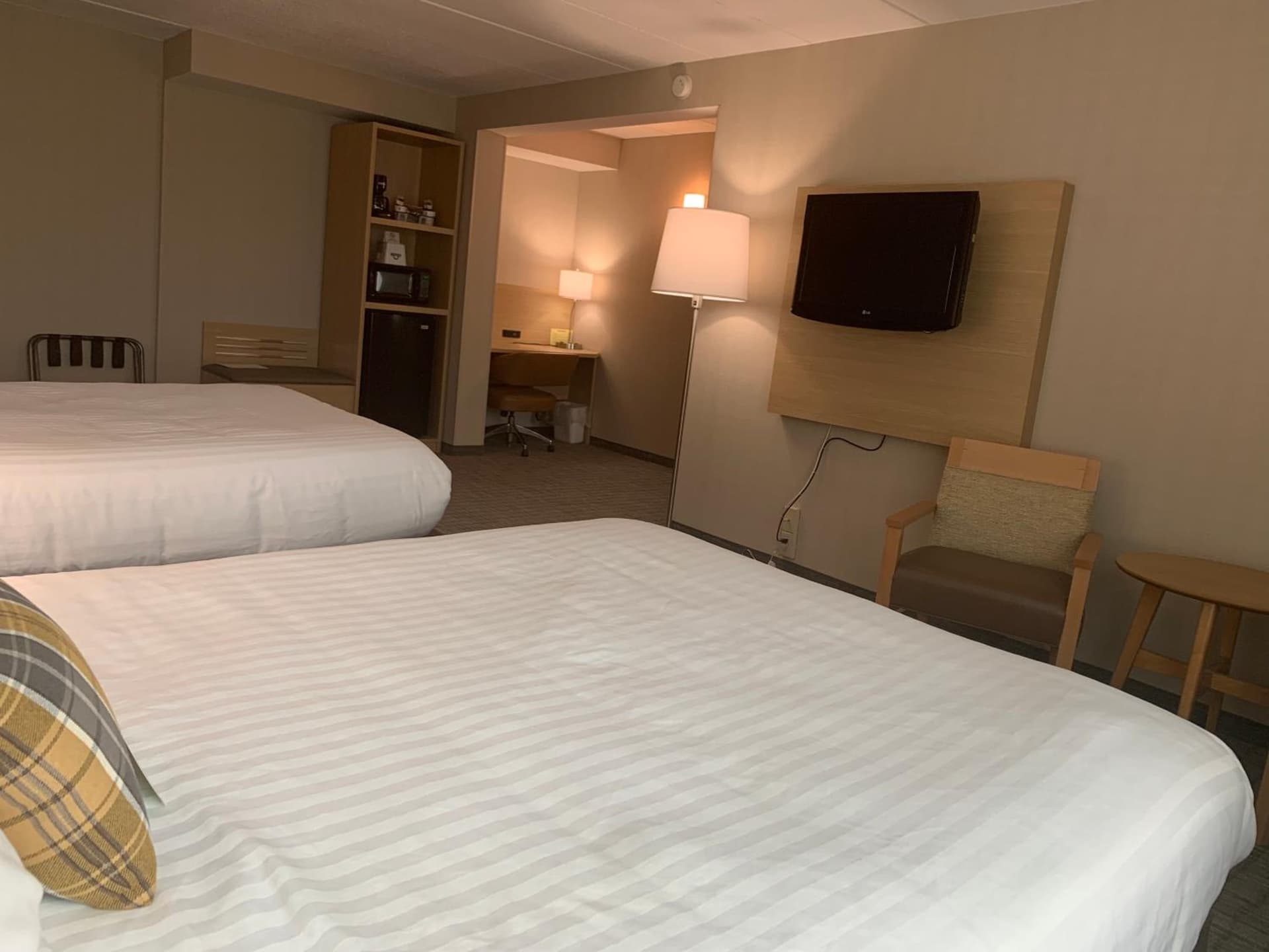Days Inn & Suites by Wyndham Duluth by the Mall gallery photo in Duluth, MN — image 38