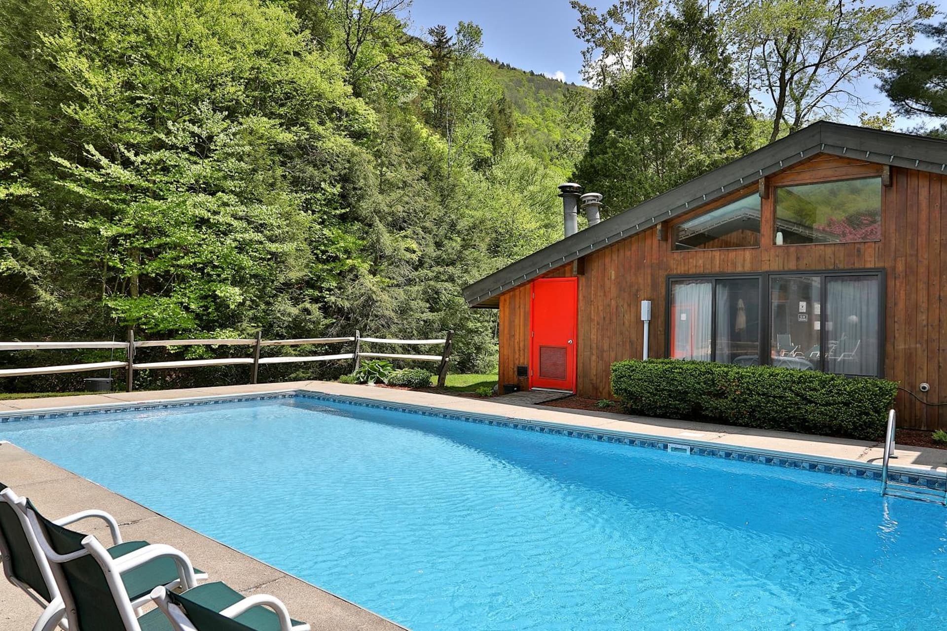 Cedarbrook Queen Studio 207 property views in Killington — gallery photo 3