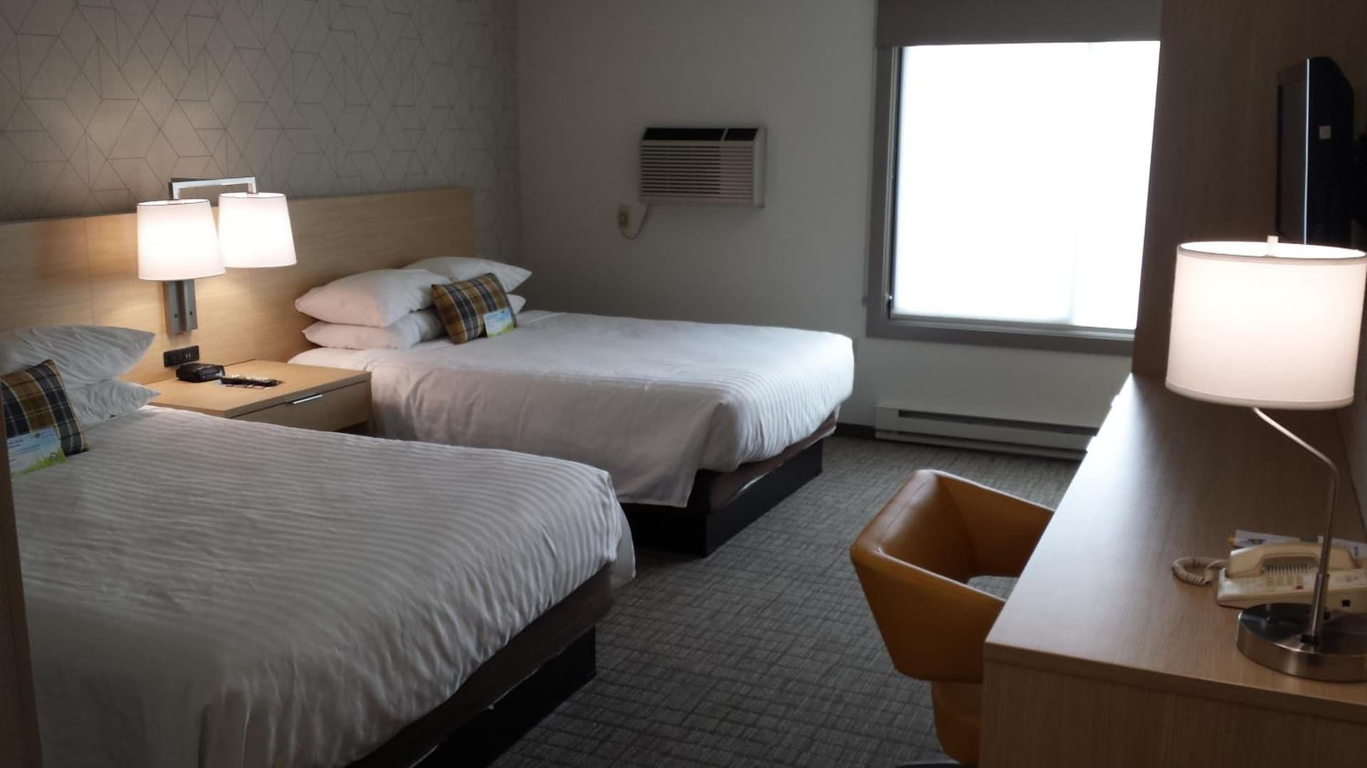 Days Inn & Suites by Wyndham Duluth by the Mall gallery photo in Duluth, MN — image 4