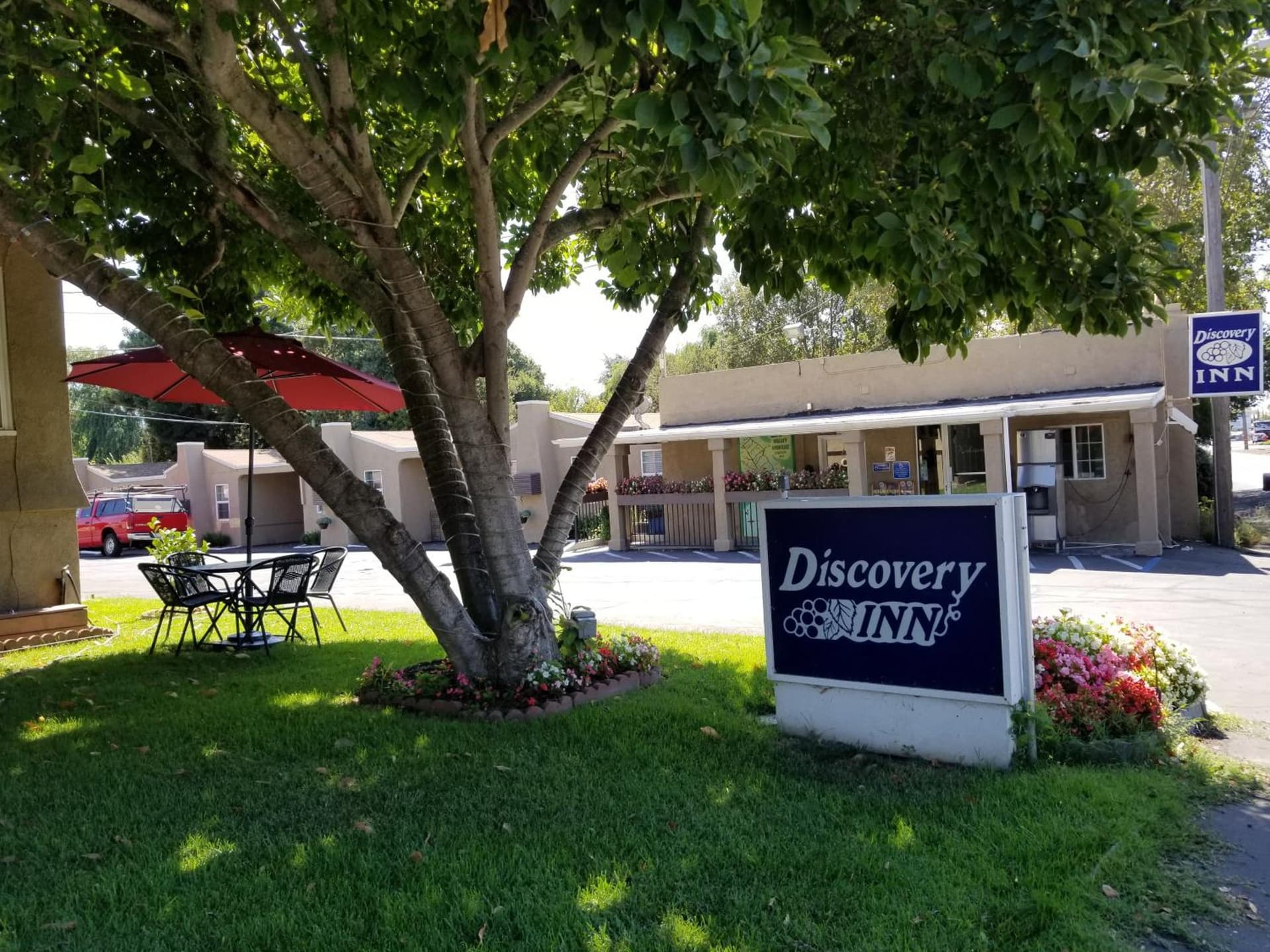 Napa Discovery Inn featured exterior or lobby in Napa, CA — similar hotel