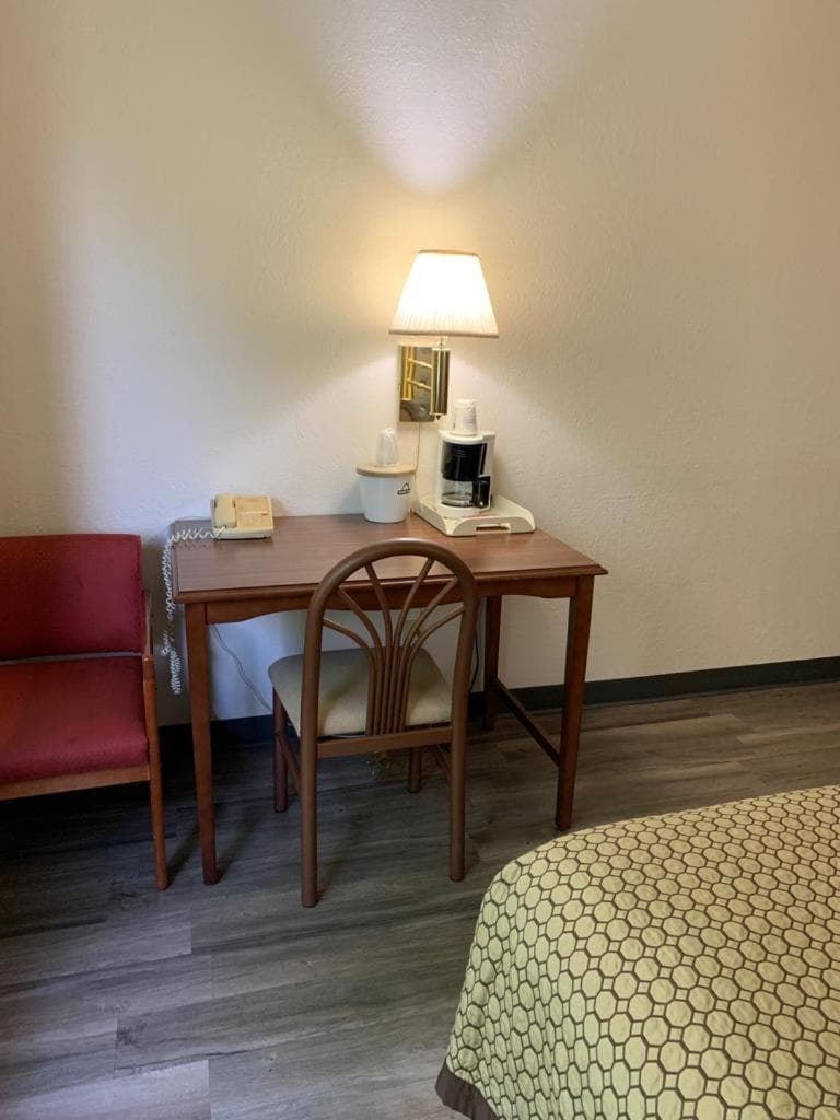 Days Inn by Wyndham Topeka gallery photo in Topeka, KS — image 24