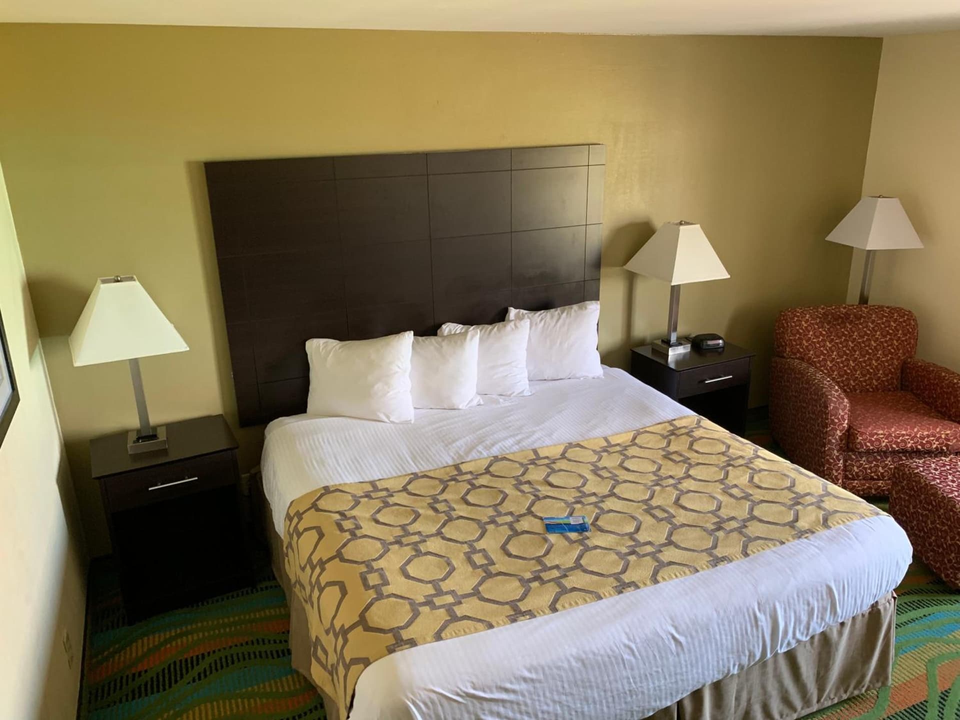 Baymont by Wyndham Evansville North/Haubstadt interior in Haubstadt, IN — gallery photo 2
