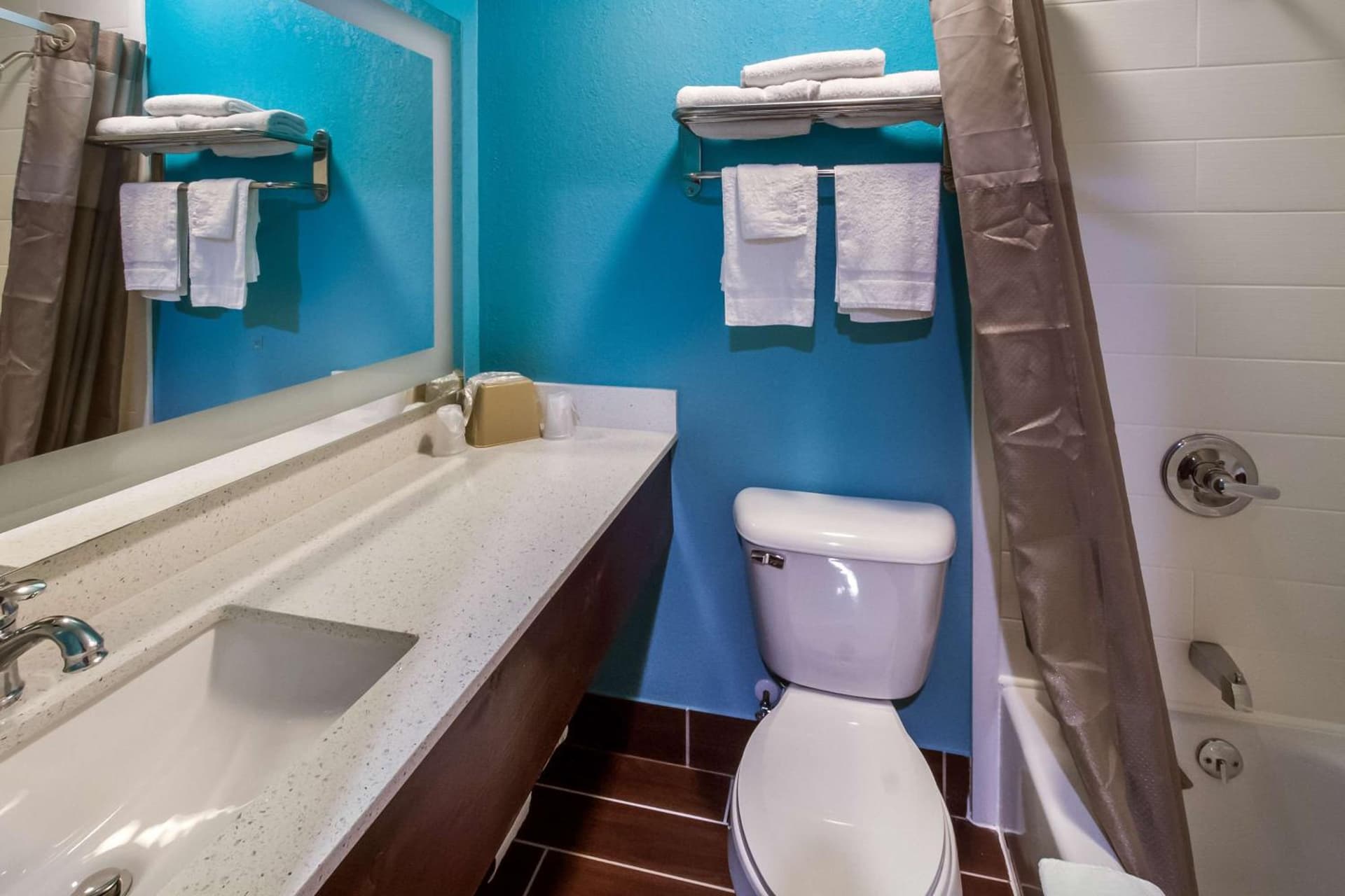 Motel 6-Rossford, OH interior in Rossford, OH — gallery photo 2