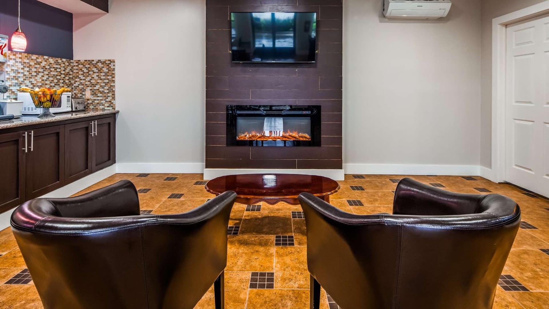SureStay Hotel by Best Western Terrell property views in Terrell, TX — gallery photo 3