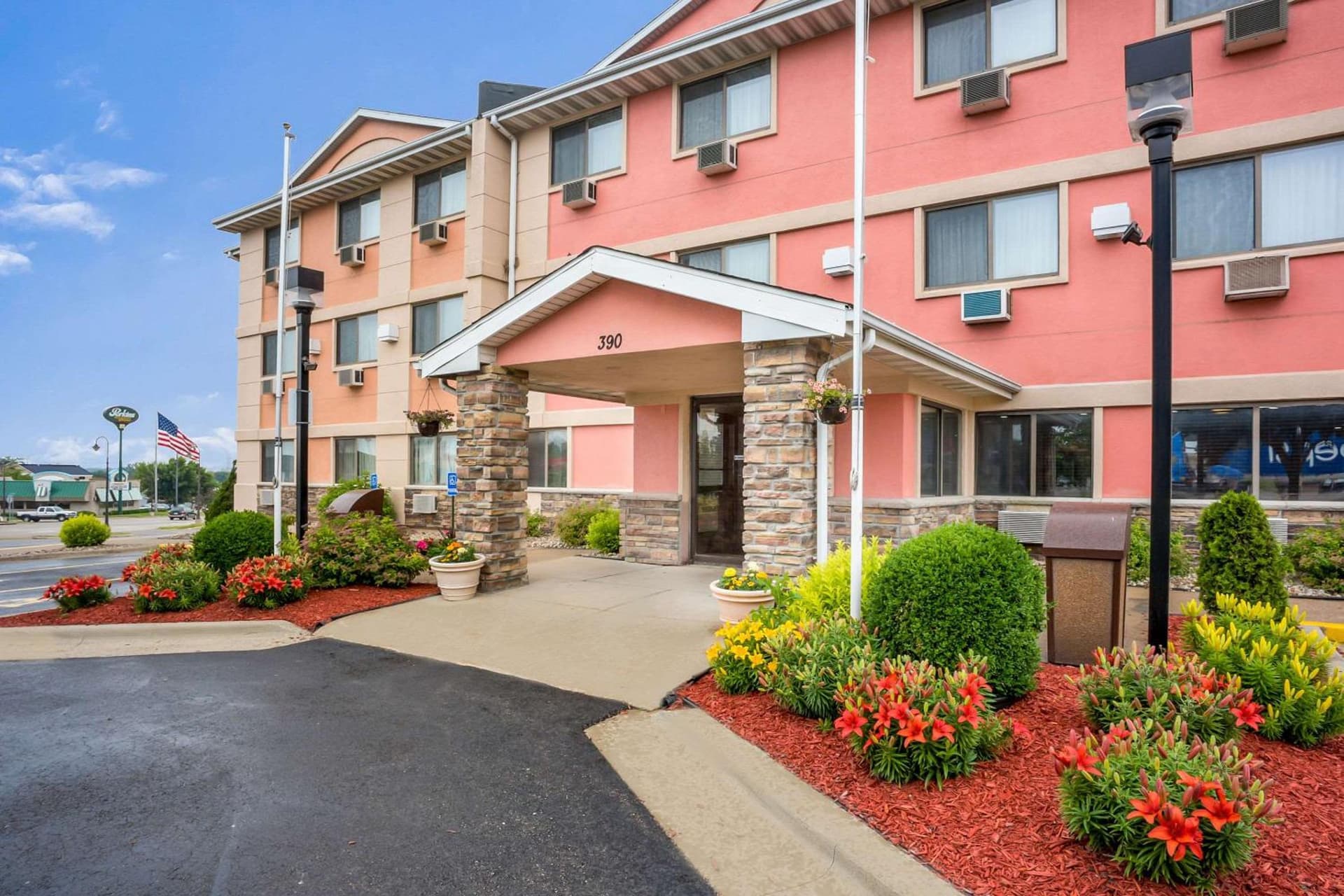 Quality Inn Cedar Rapids South featured exterior or lobby in Cedar Rapids, IA — similar hotel