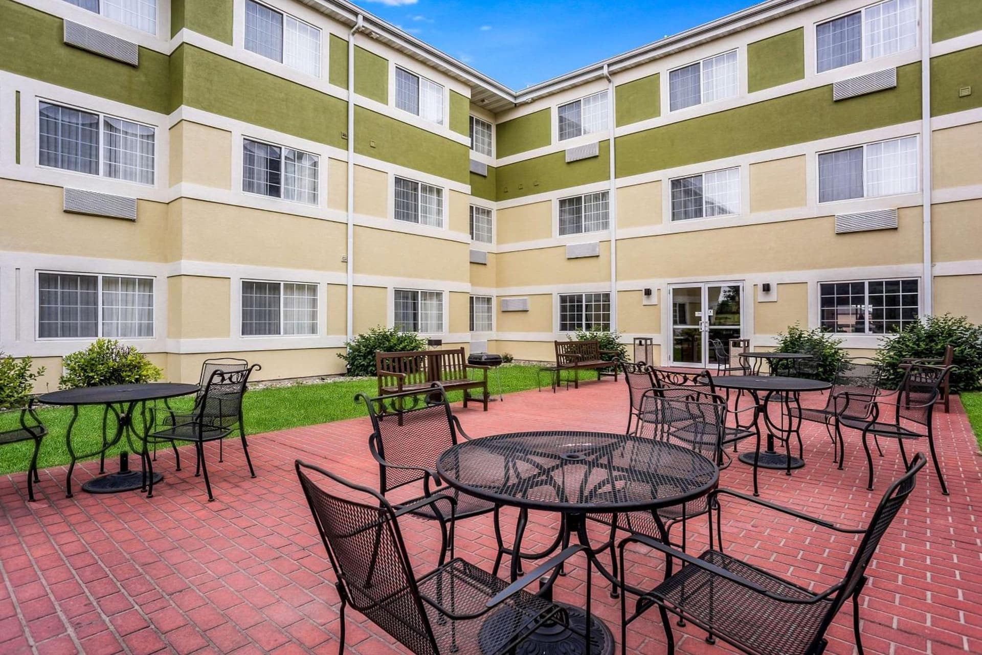 MainStay Suites Cedar Rapids North - Marion gallery photo in Cedar Rapids, IA — image 28