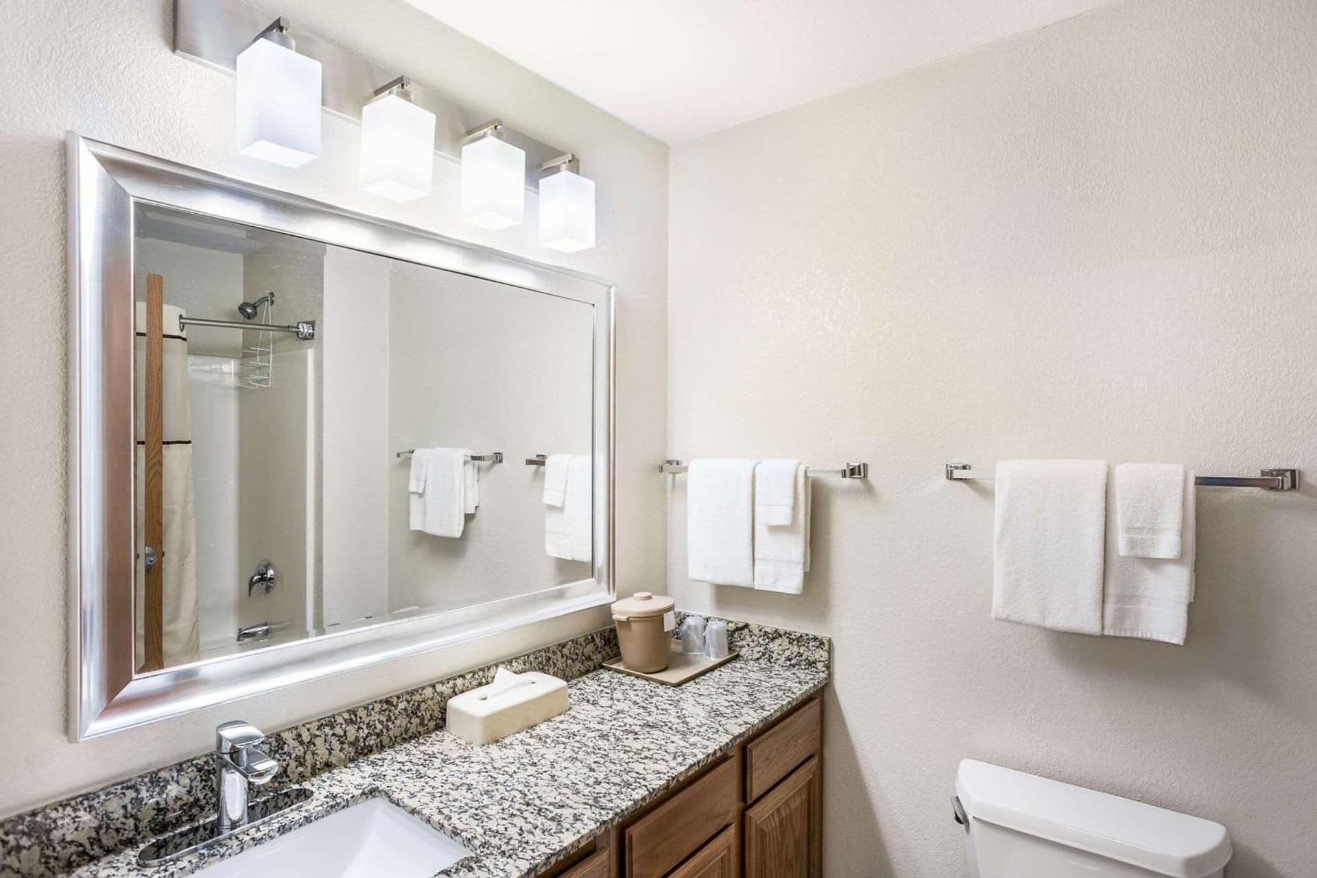 MainStay Suites Cedar Rapids North - Marion gallery photo in Cedar Rapids, IA — image 26