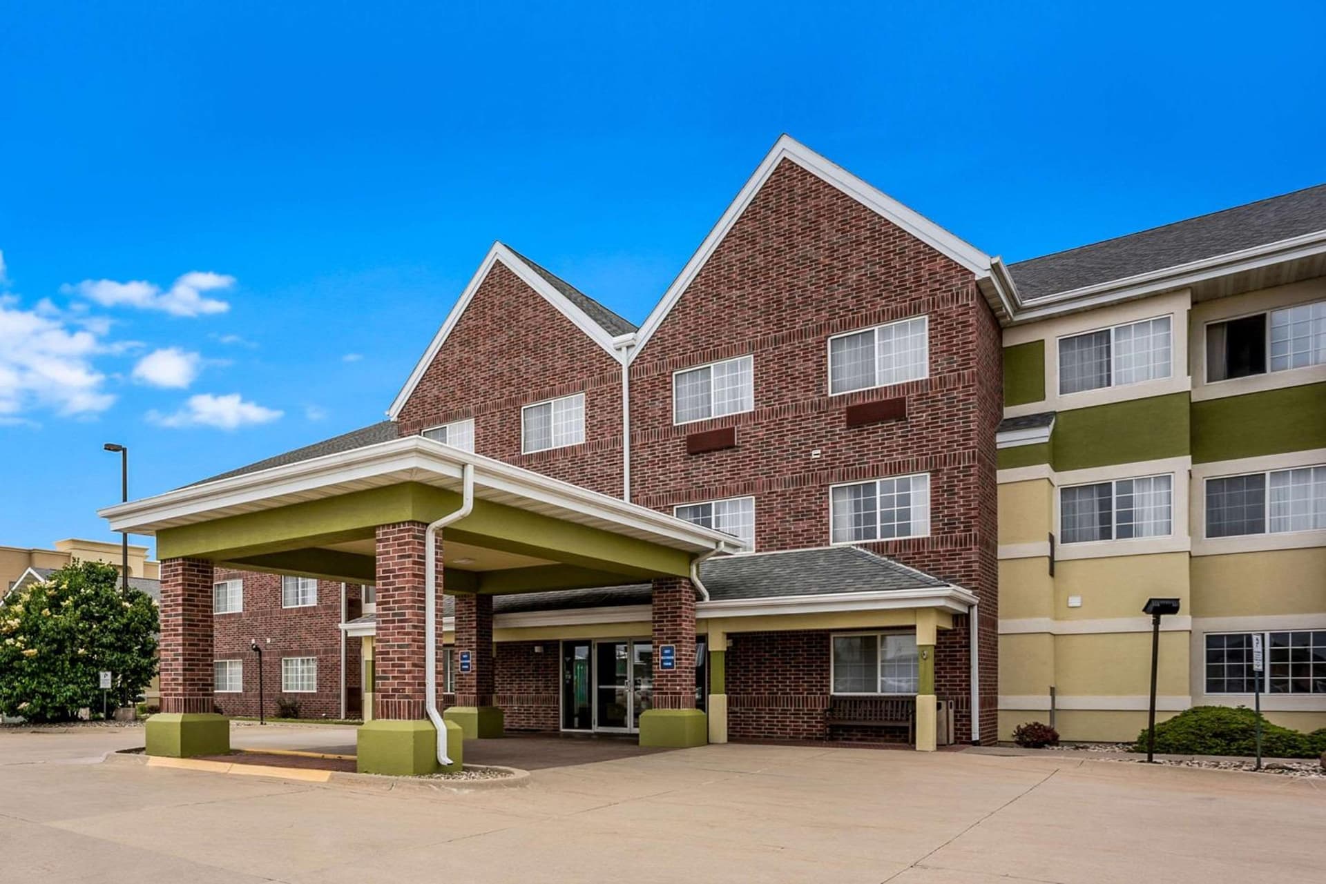 MainStay Suites Cedar Rapids North - Marion gallery photo in Cedar Rapids, IA — image 12