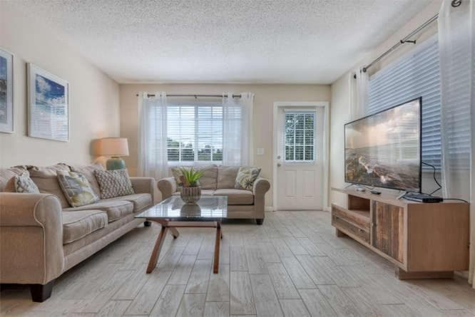 Foxtail property views in Siesta Key, FL — gallery photo 3
