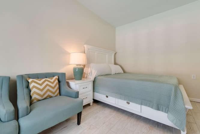 Whitewood property views in Siesta Key, FL — gallery photo 3