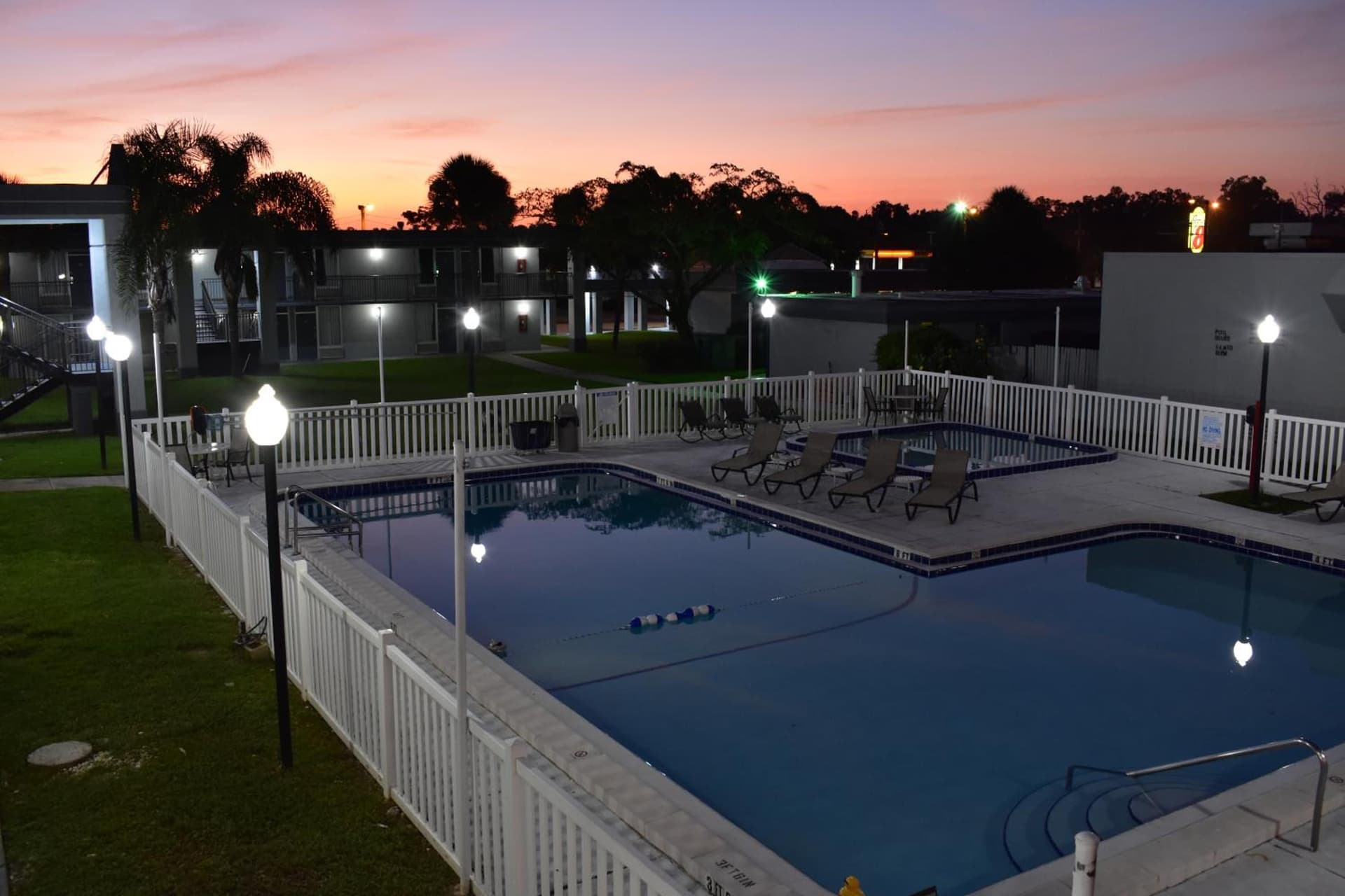 Super 8 by Wyndham Ocala I-75 gallery photo in Ocala, FL — image 15