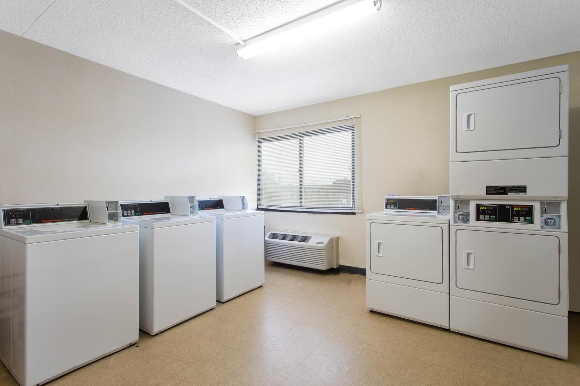 Days Inn by Wyndham Absecon Atlantic City Area interior in Absecon, NJ — gallery photo 2