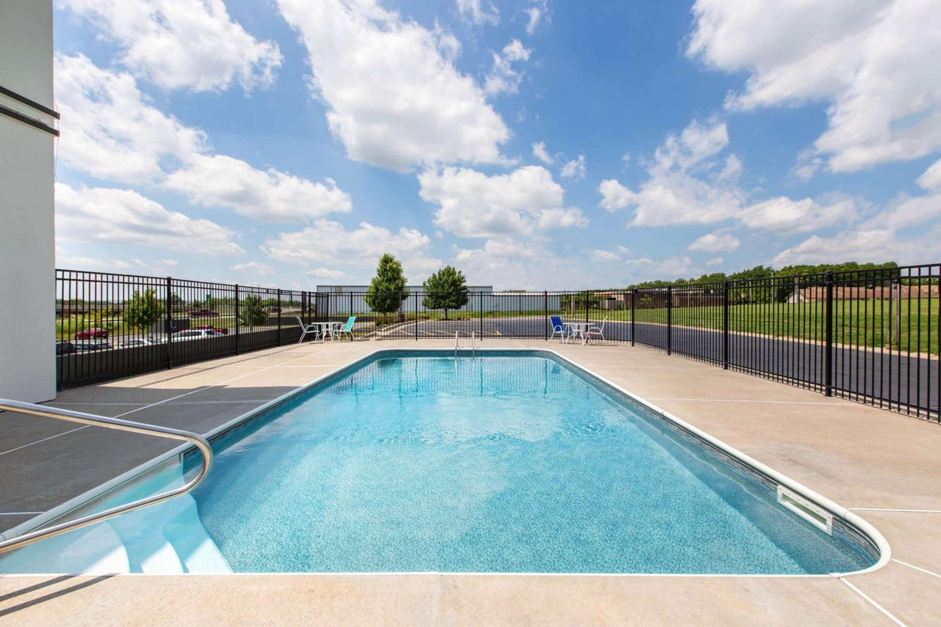 La Quinta by Wyndham Blue Springs gallery photo in Blue Springs, MO — image 10