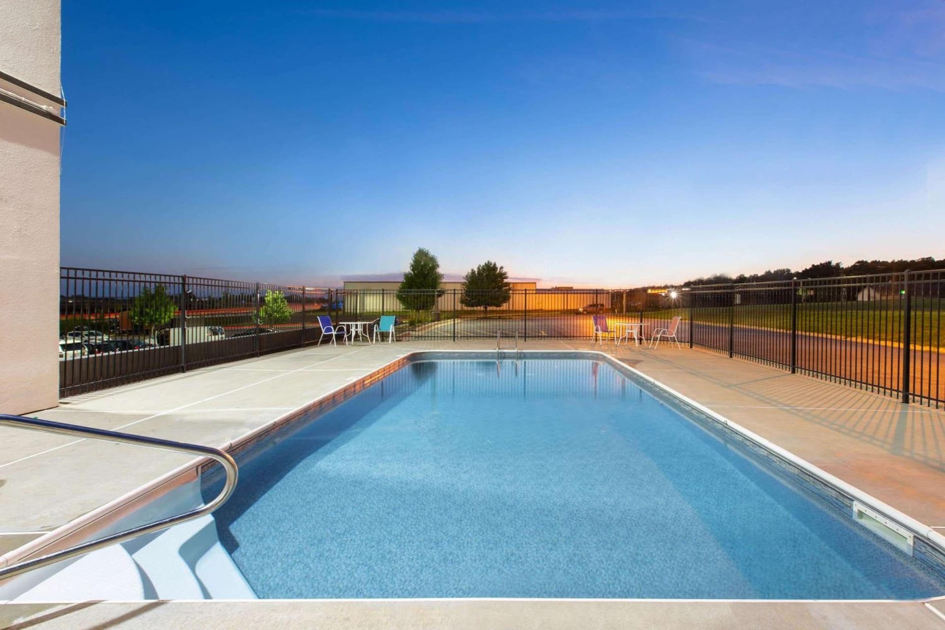 La Quinta by Wyndham Blue Springs gallery photo in Blue Springs, MO — image 54
