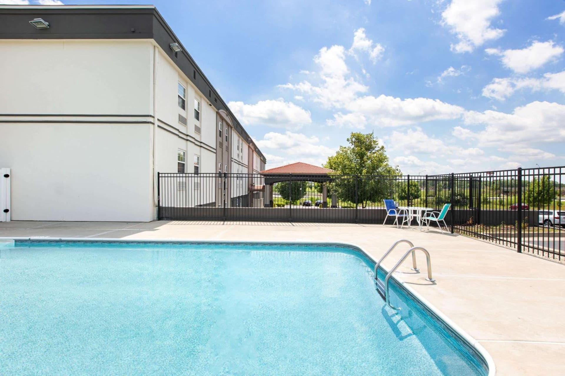 La Quinta by Wyndham Blue Springs gallery photo in Blue Springs, MO — image 40