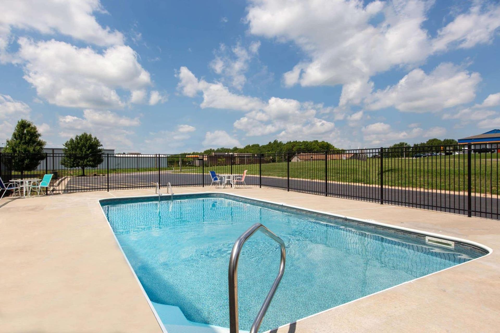 La Quinta by Wyndham Blue Springs gallery photo in Blue Springs, MO — image 48