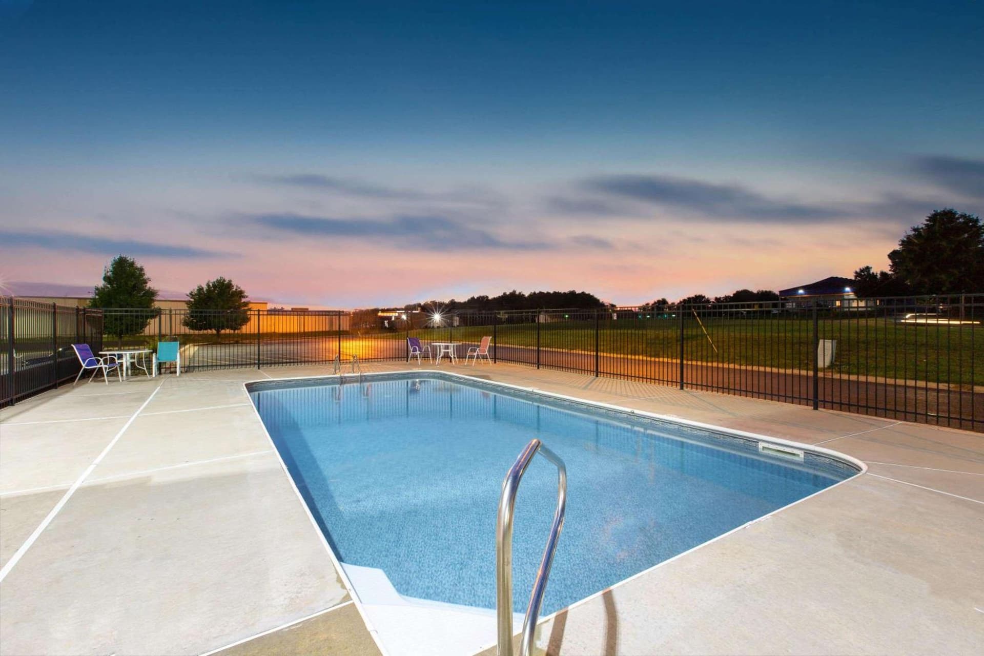 La Quinta by Wyndham Blue Springs gallery photo in Blue Springs, MO — image 61