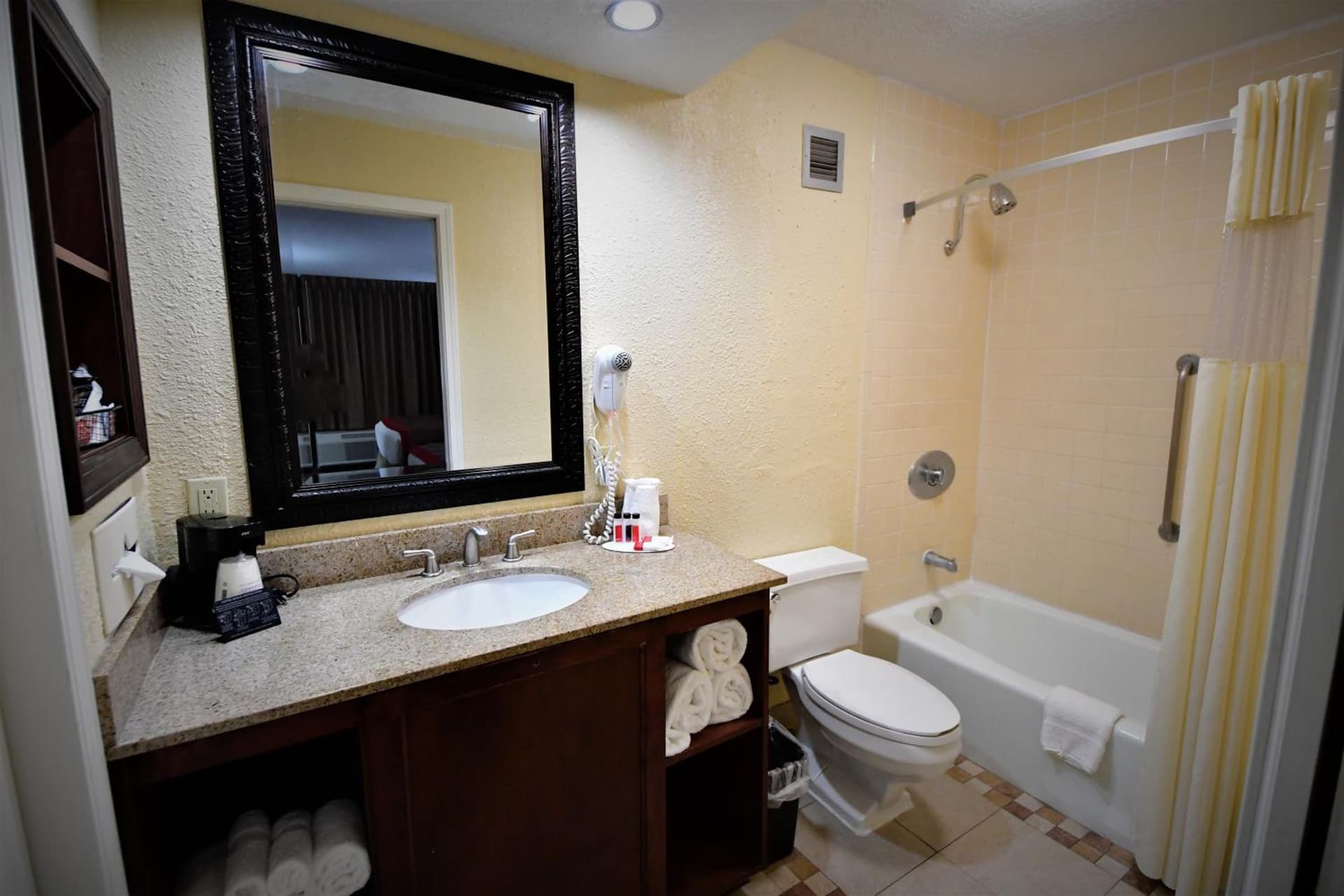 Ramada by Wyndham Jacksonville Hotel & Conference Center gallery photo in Jacksonville, FL — image 66