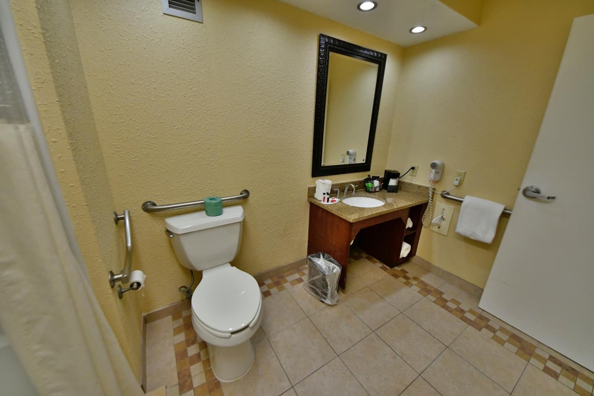 Ramada by Wyndham Jacksonville Hotel & Conference Center gallery photo in Jacksonville, FL — image 11