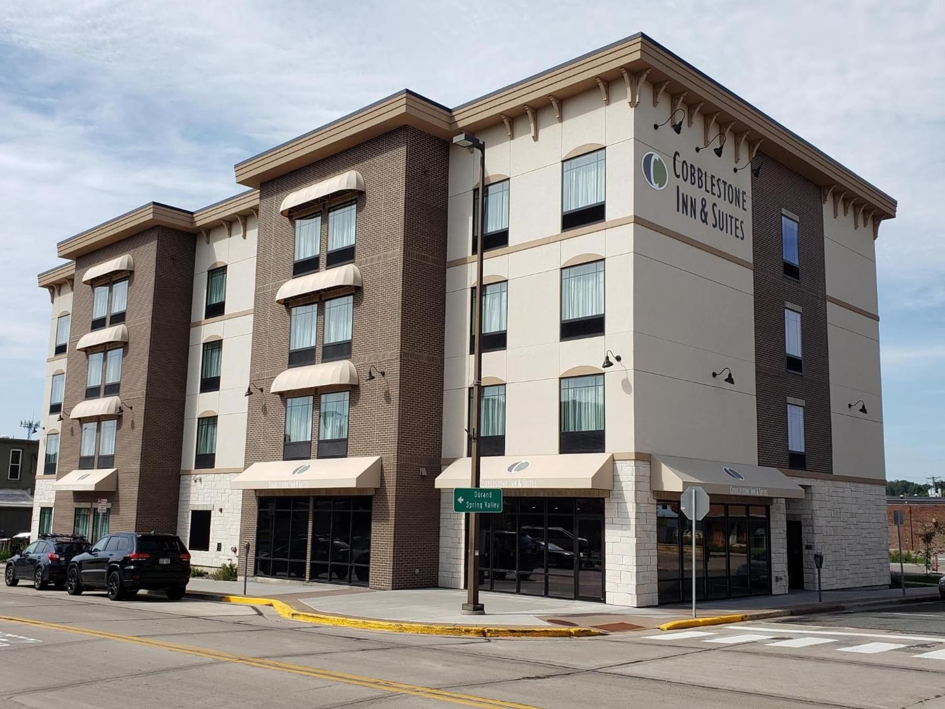 Cobblestone Inn & Suites - Menomonie/UW-Stout — hotel in Menomonie, Wisconsin