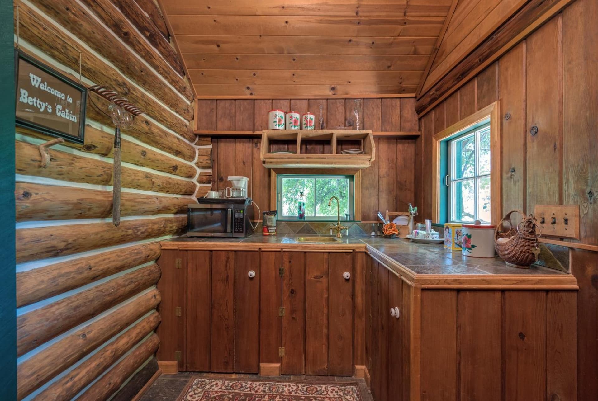 The Davies Family Inn property views in Placerville, CA — gallery photo 3