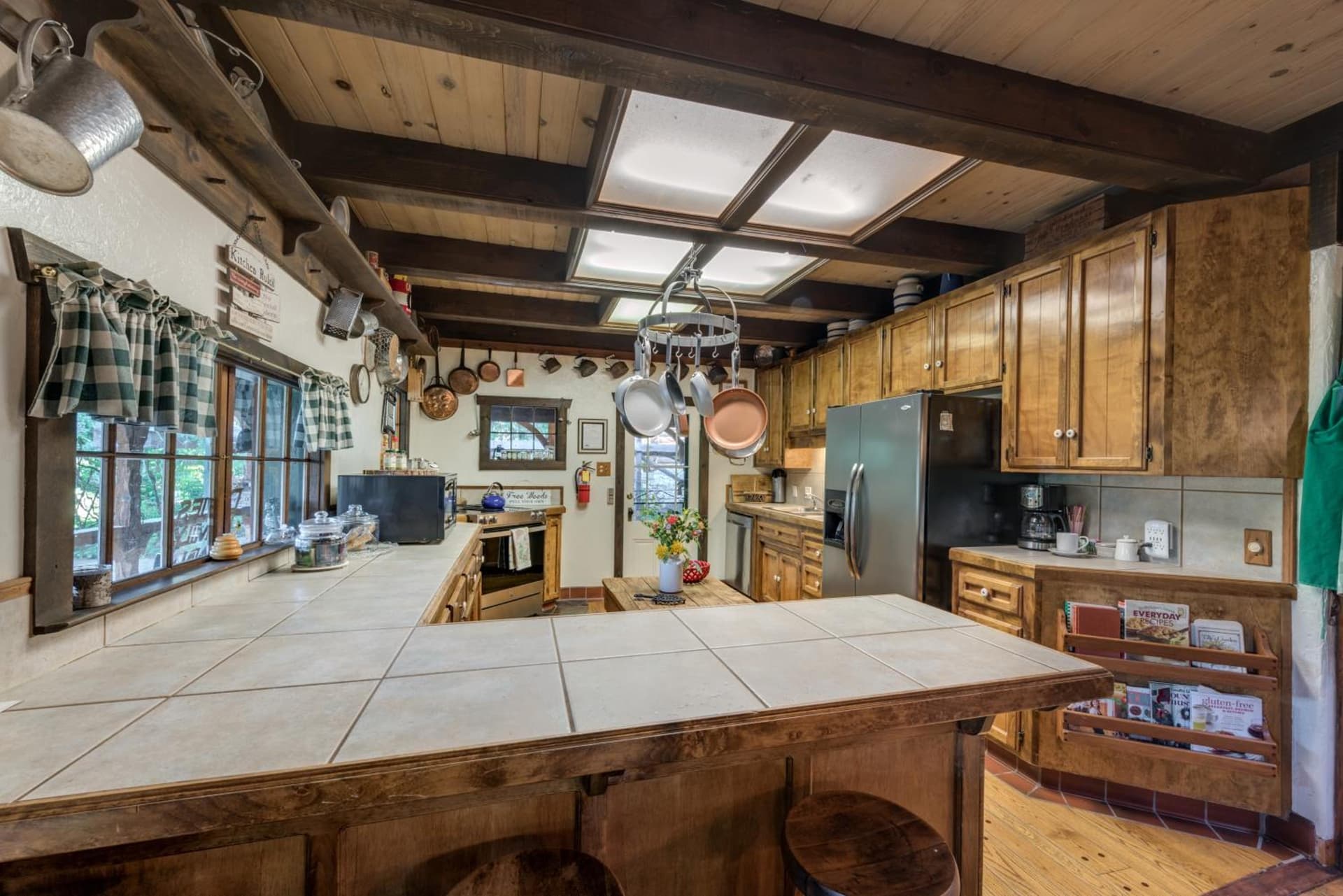 The Davies Family Inn gallery photo in Placerville, CA — image 13