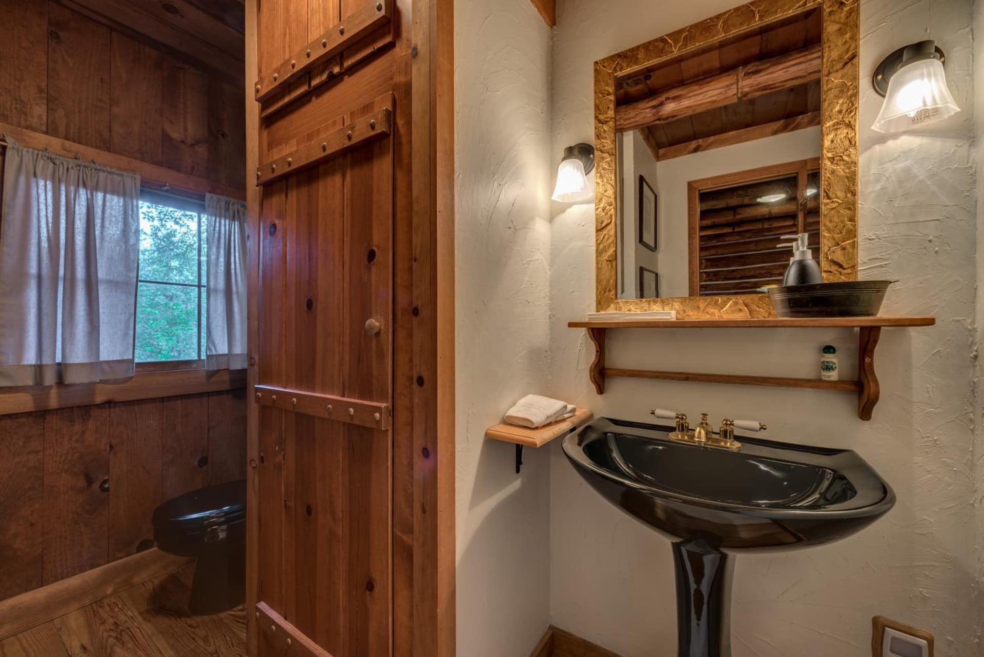 The Davies Family Inn gallery photo in Placerville, CA — image 9