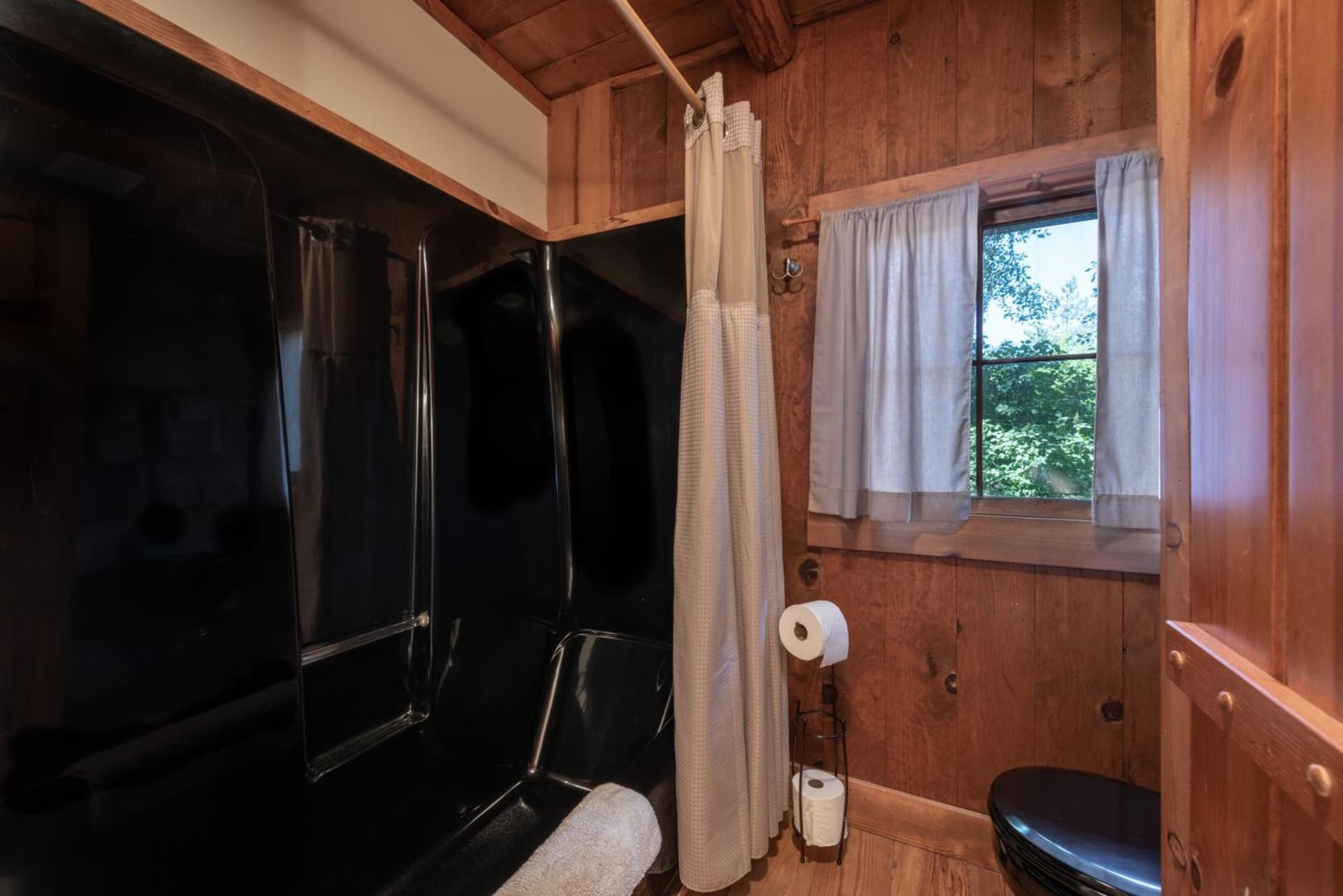 The Davies Family Inn property views in Placerville, CA — gallery photo 3