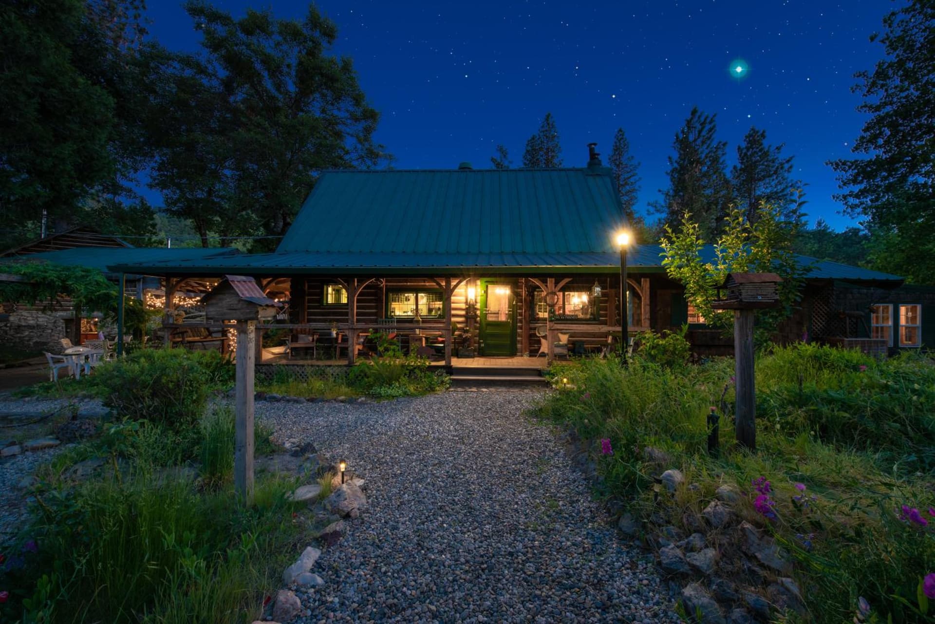 The Davies Family Inn interior in Placerville, CA — gallery photo 2