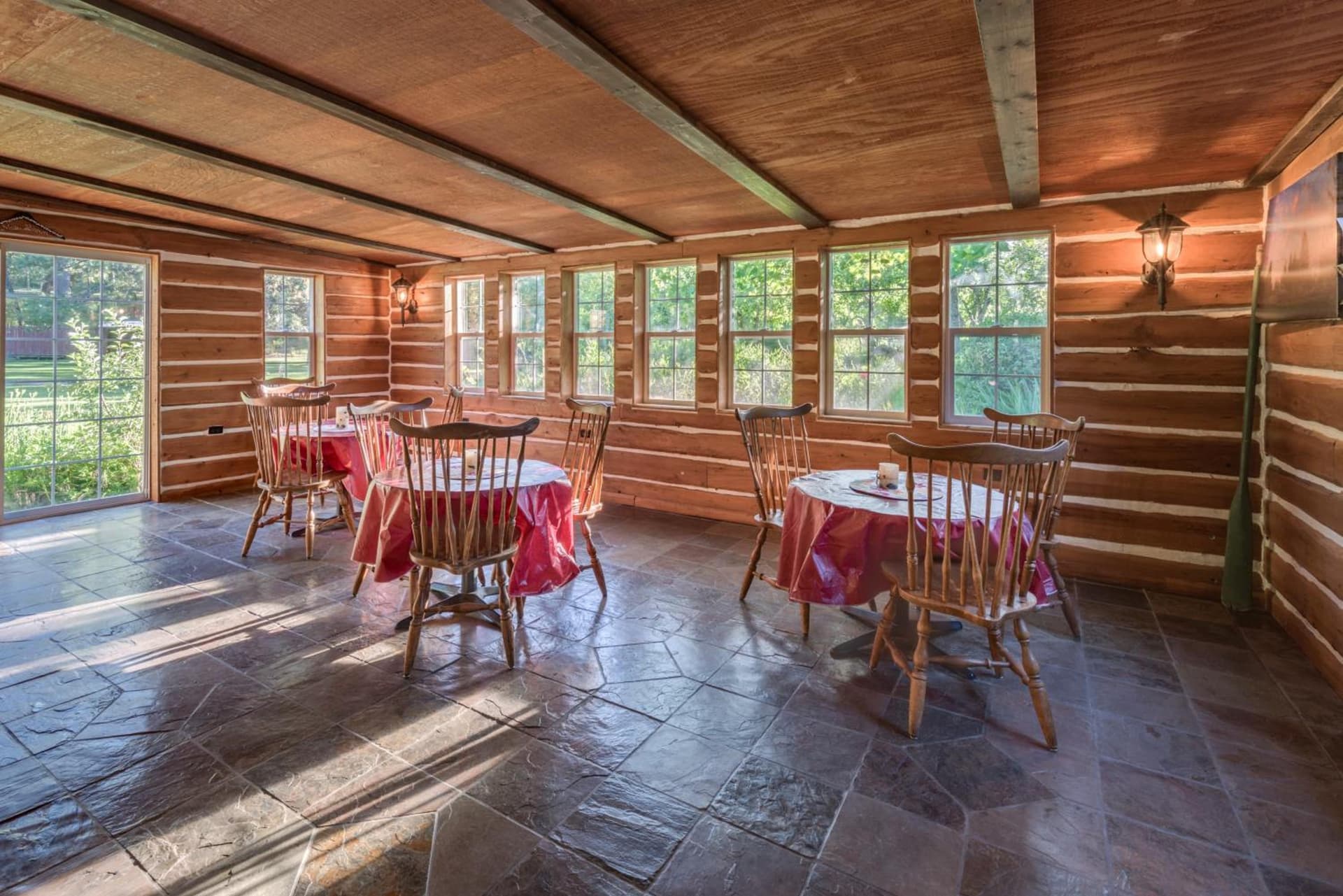 The Davies Family Inn gallery photo in Placerville, CA — image 25