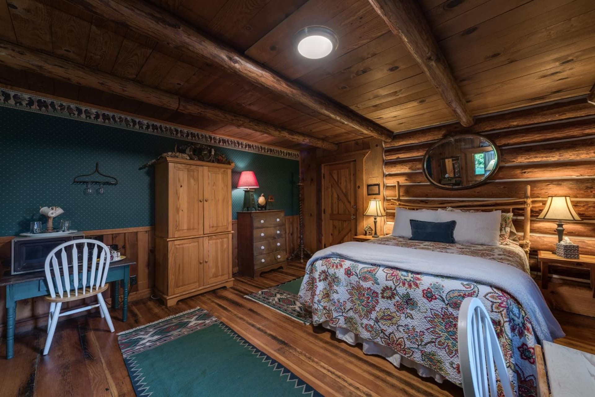 The Davies Family Inn interior in Placerville, CA — gallery photo 2