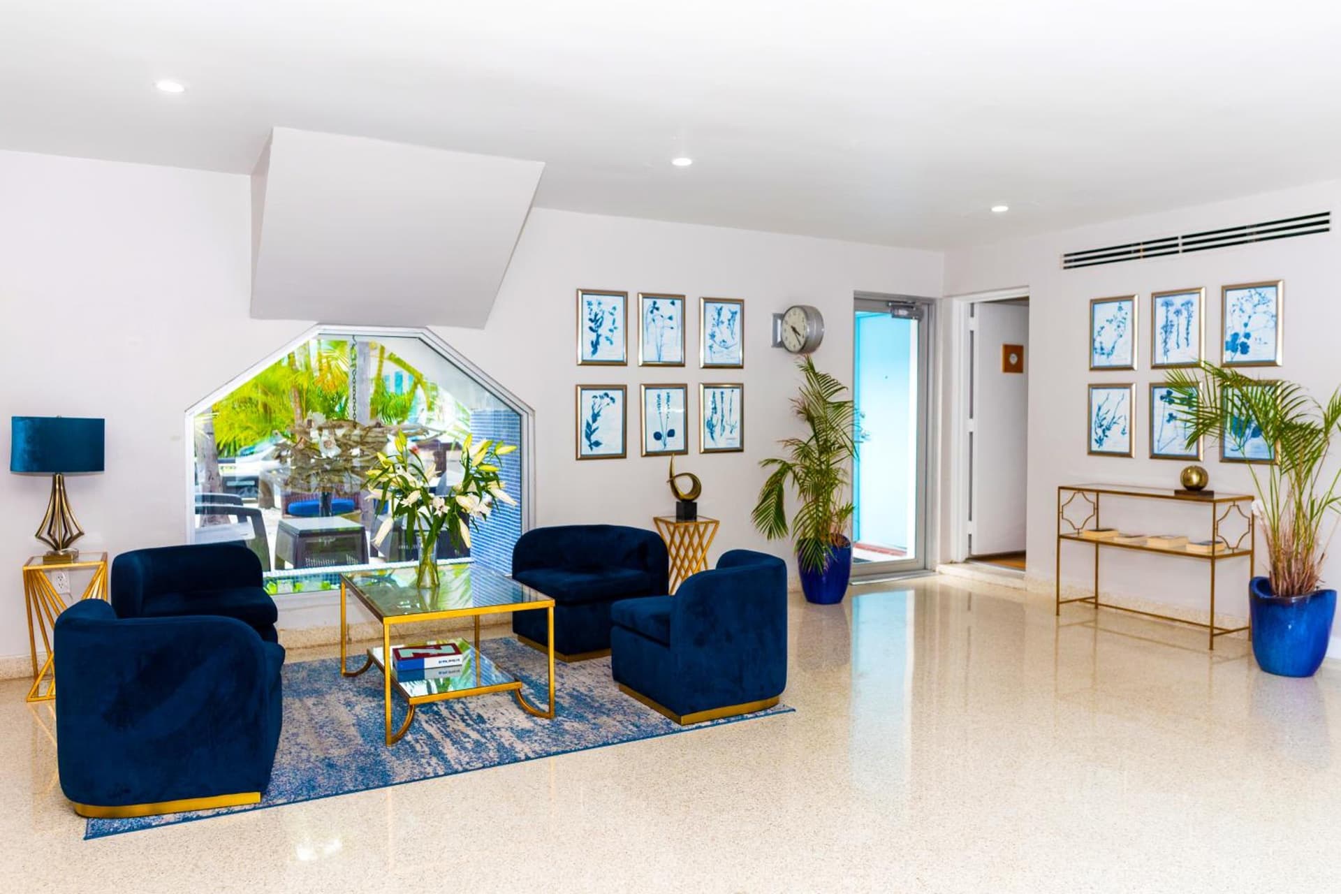 Aqua Hotel & Suites interior in Miami Beach, FL — gallery photo 2
