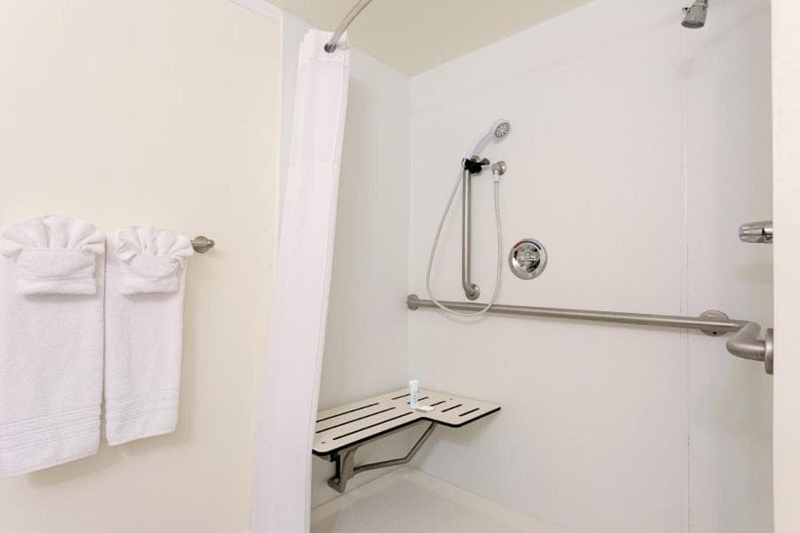 Travelodge by Wyndham Orange County Airport/ Costa Mesa property views in Costa Mesa, CA — gallery photo 3