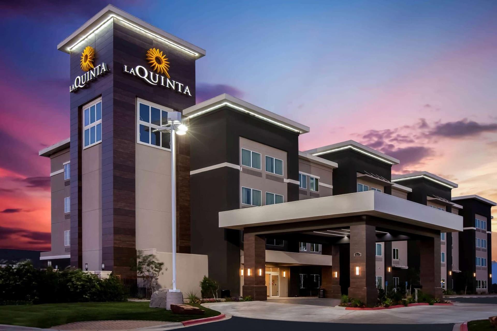 La Quinta by Wyndham Odessa North interior in Odessa, TX — gallery photo 2