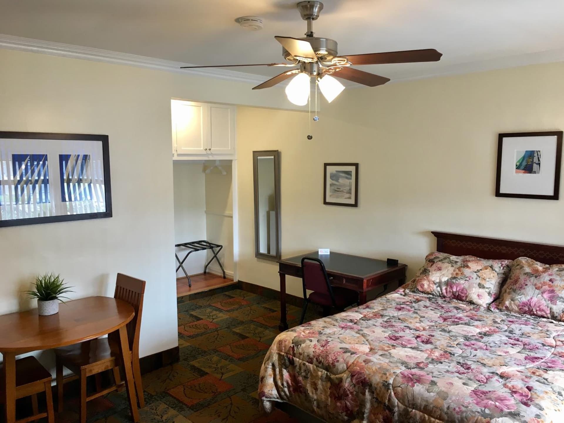 Los Feliz Hotel property views in Glendale, CA — gallery photo 3