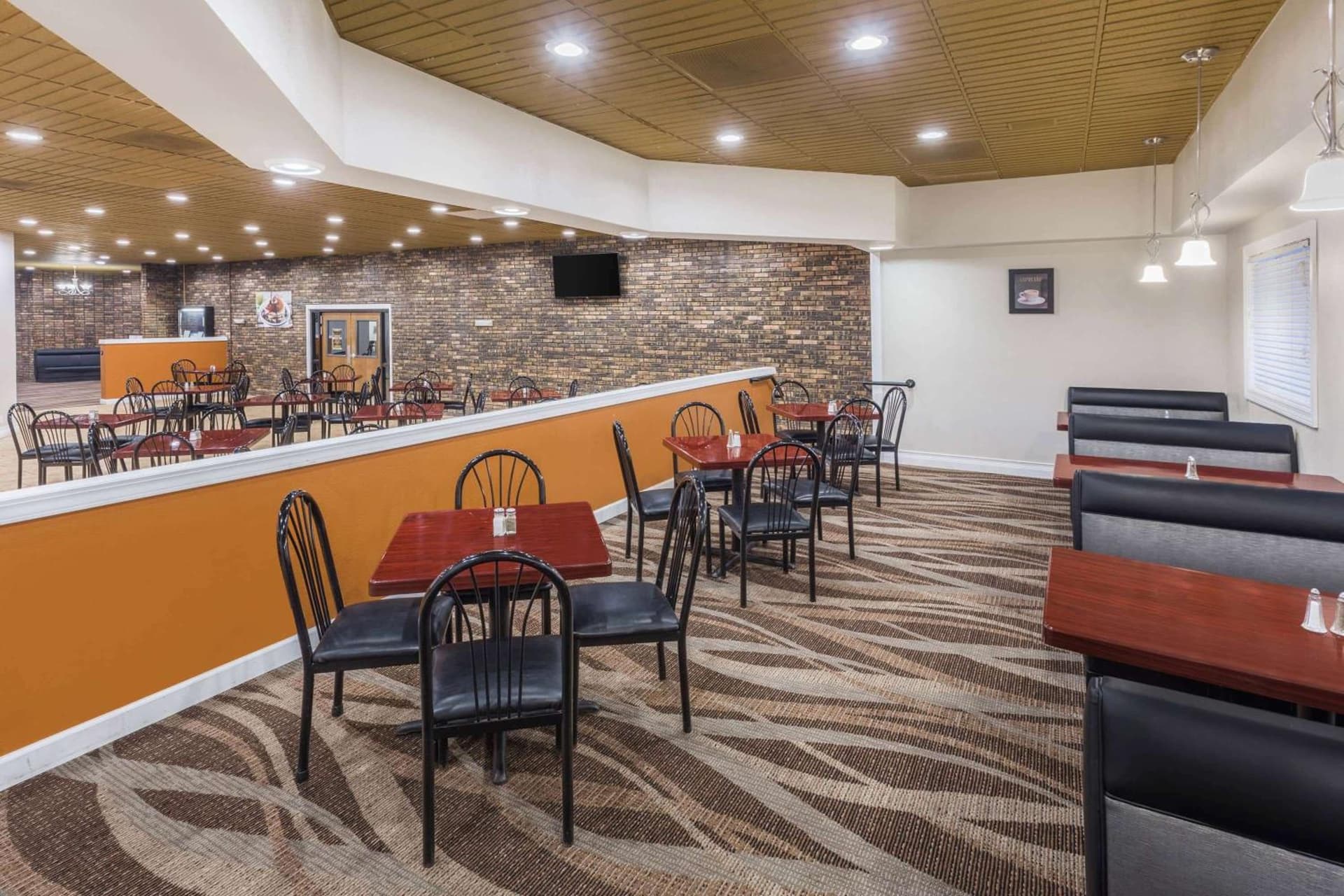 AmericInn by Wyndham Janesville gallery photo in Janesville, WI — image 42