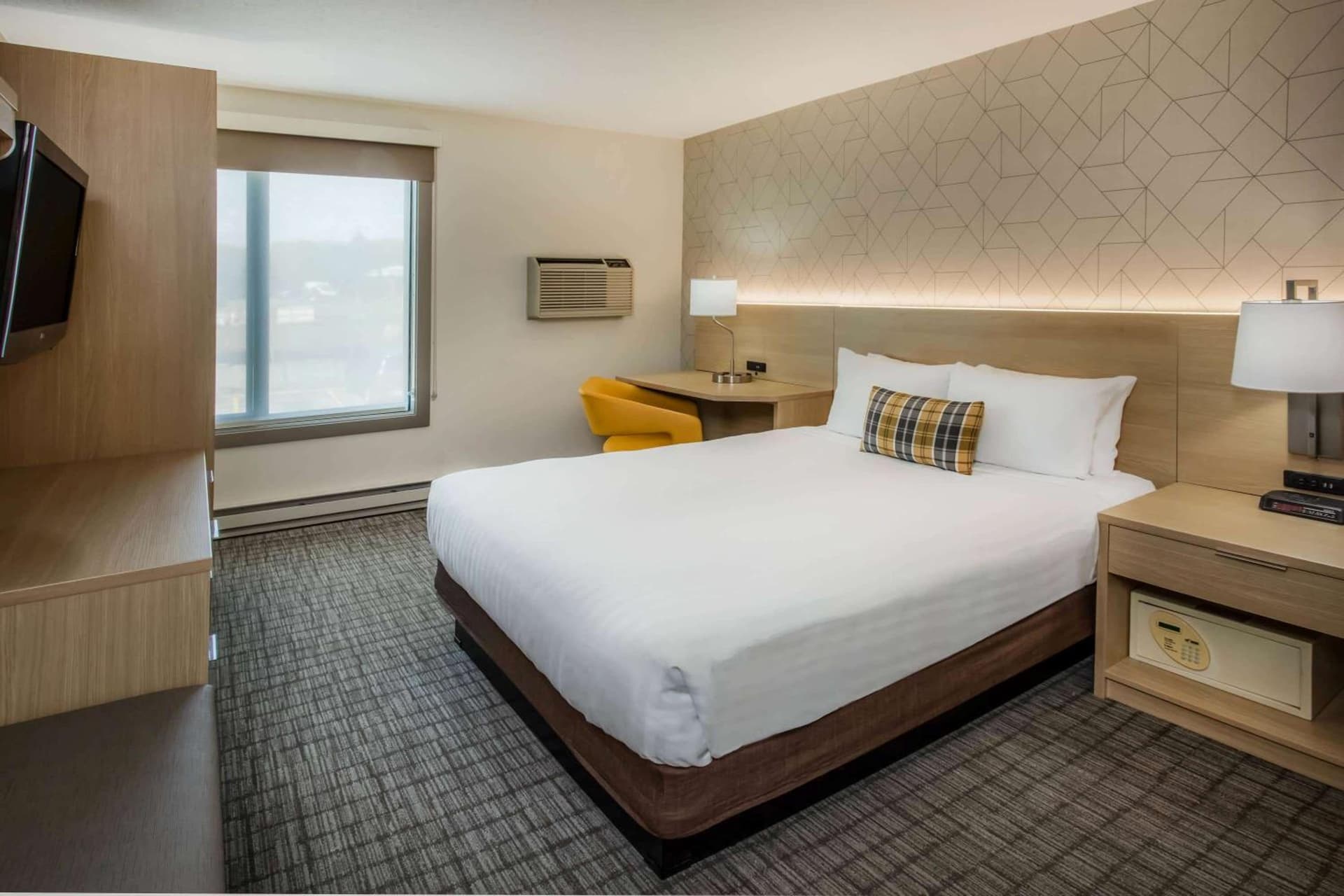 Days Inn & Suites by Wyndham Duluth by the Mall gallery photo in Duluth, MN — image 48