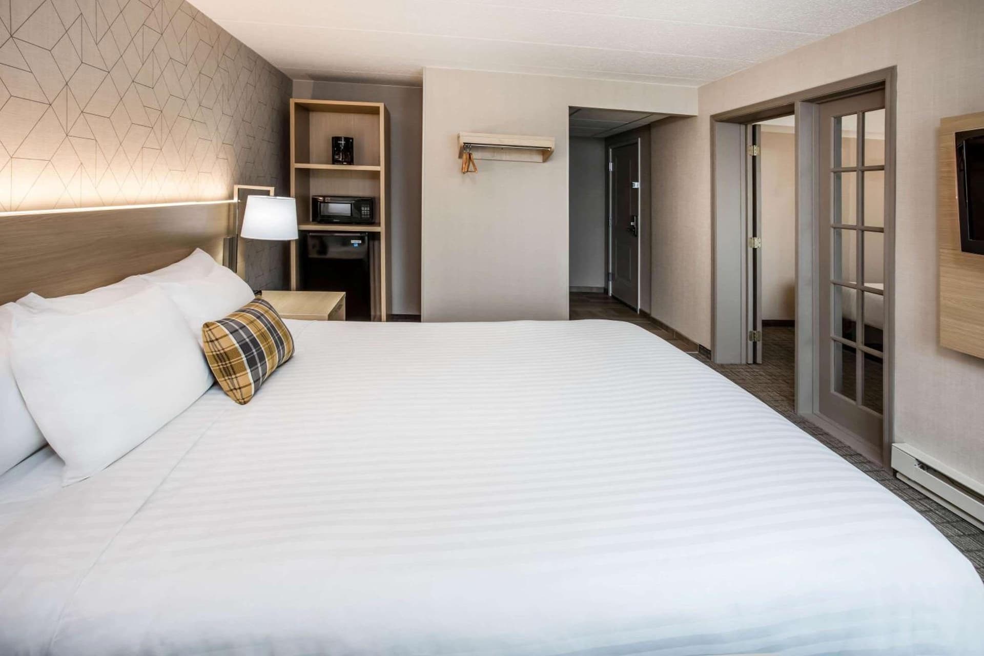 Days Inn & Suites by Wyndham Duluth by the Mall gallery photo in Duluth, MN — image 27