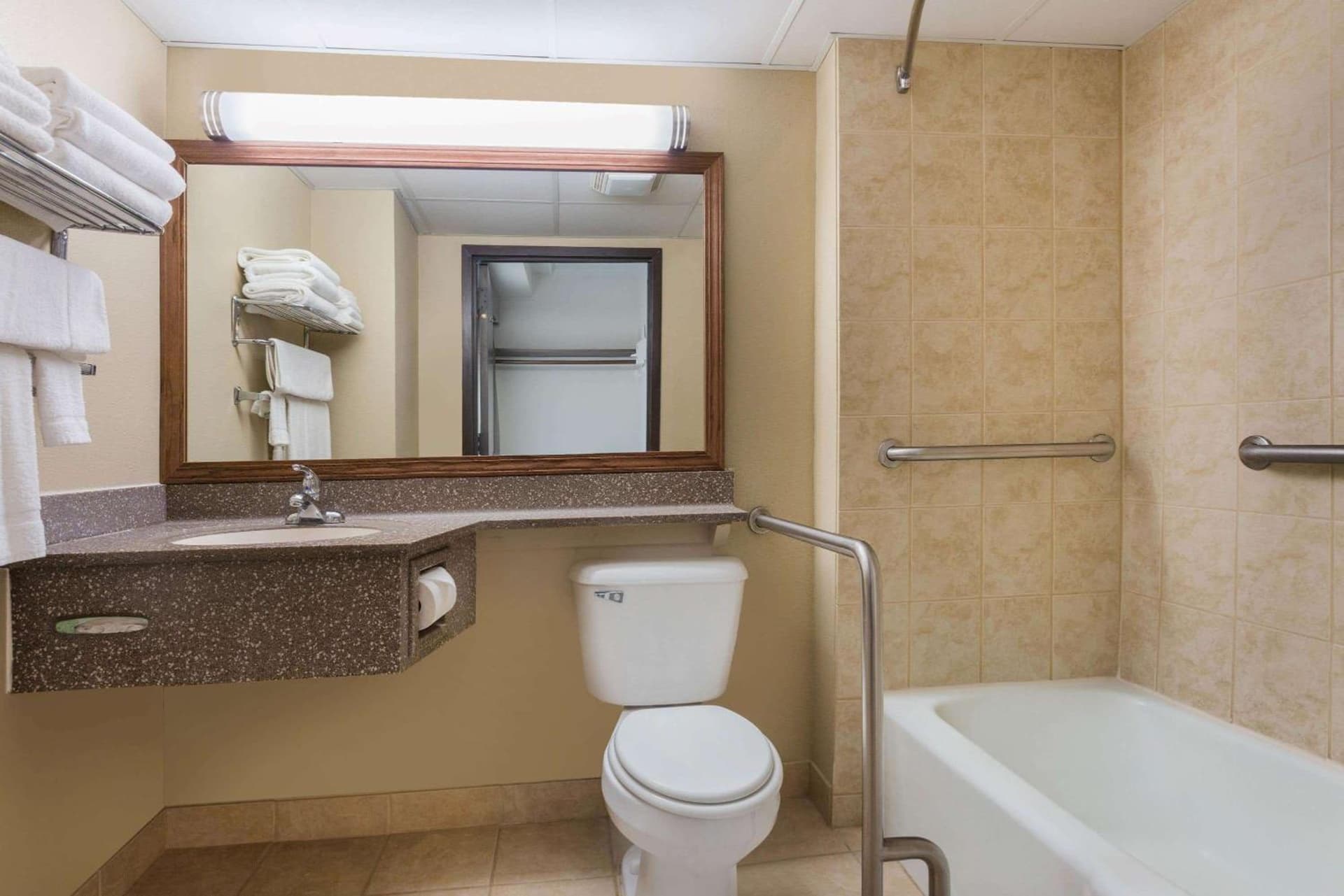 AmericInn by Wyndham Janesville gallery photo in Janesville, WI — image 84