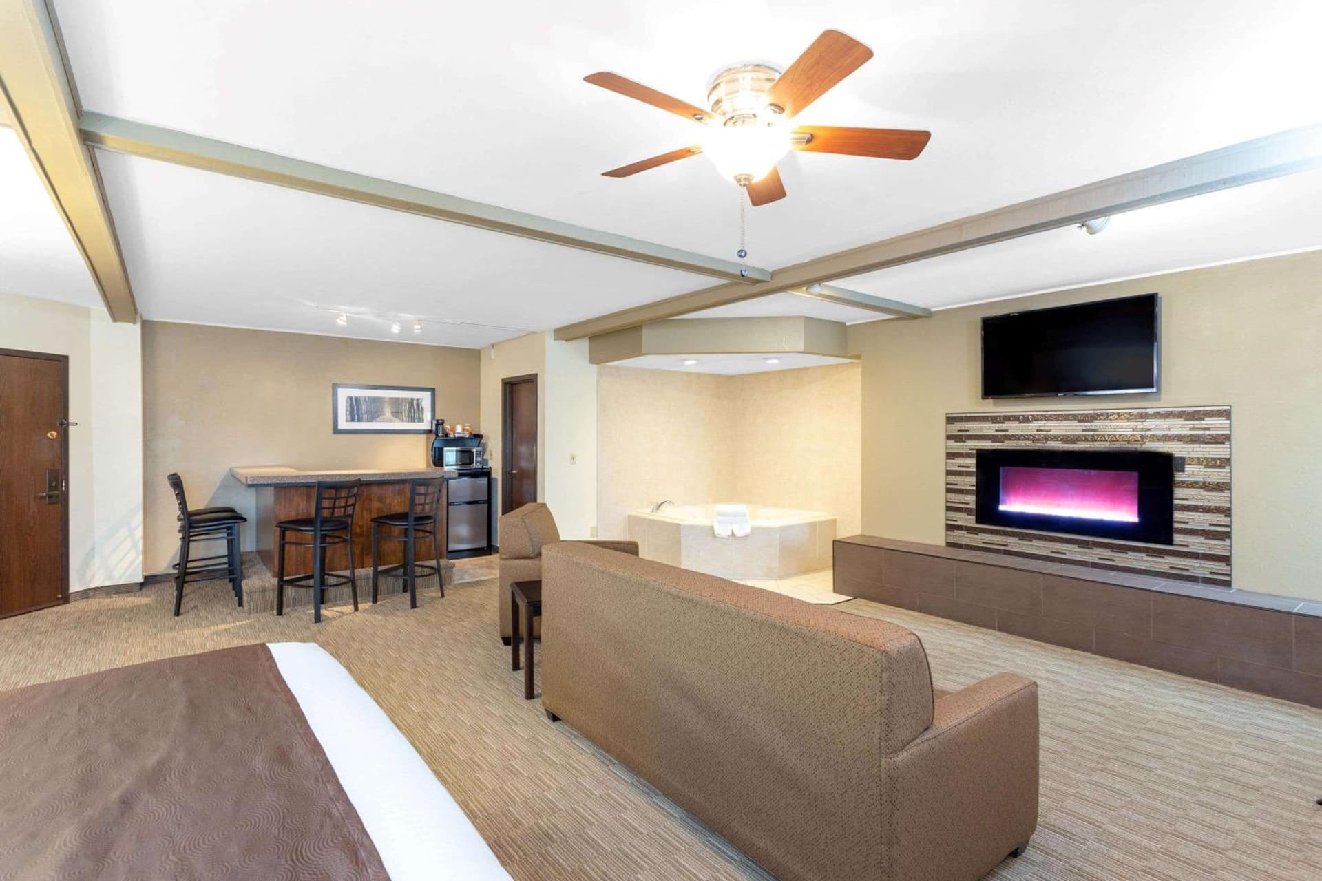 AmericInn by Wyndham Janesville gallery photo in Janesville, WI — image 10